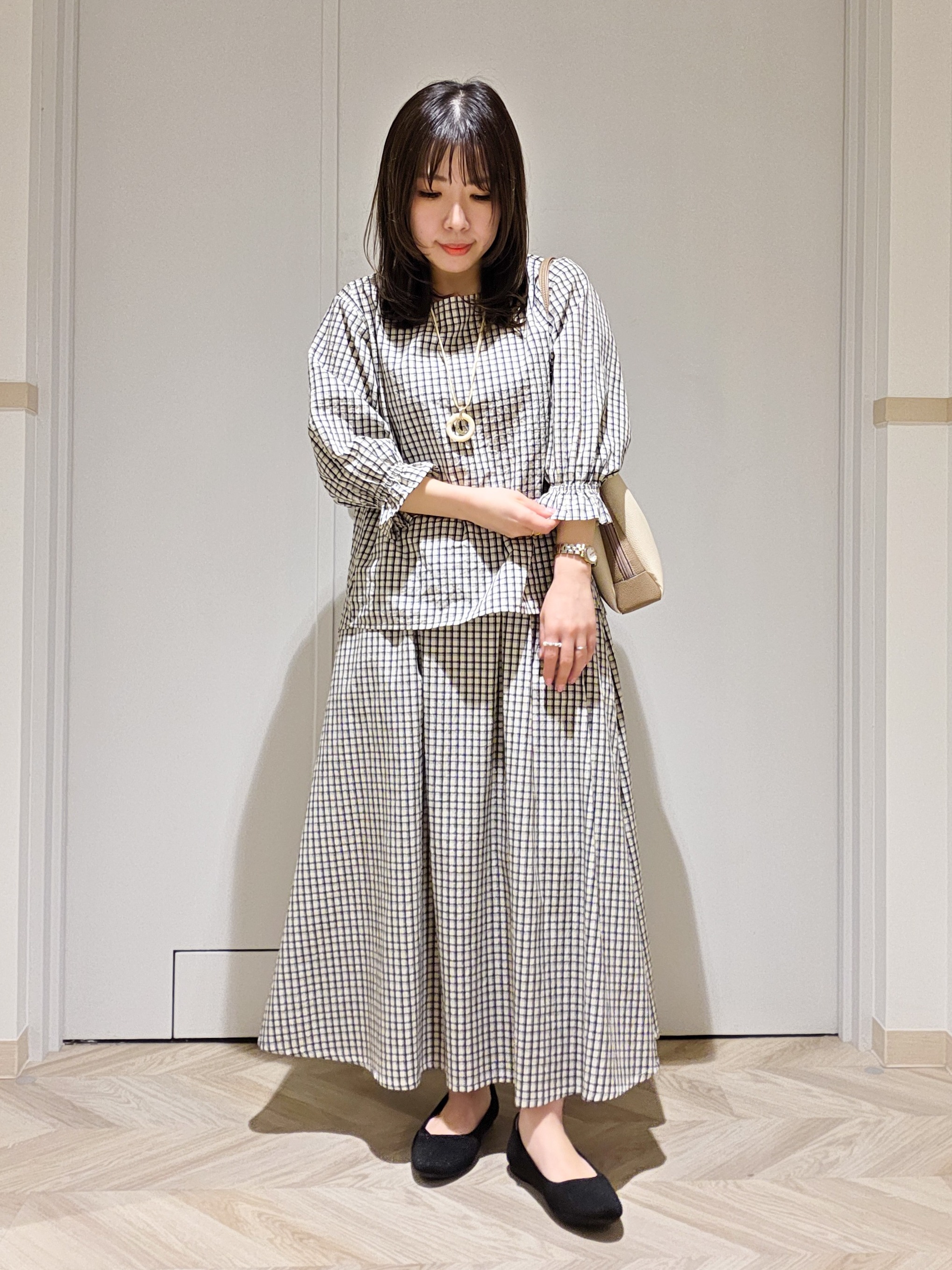 TSUCHIYAさんの「SHOO･LA･RUE｜【セットアップ可/洗濯機可/S-LL】軽やかに揺れる サッカーチェック フレアスカート」を使ったコーディネート