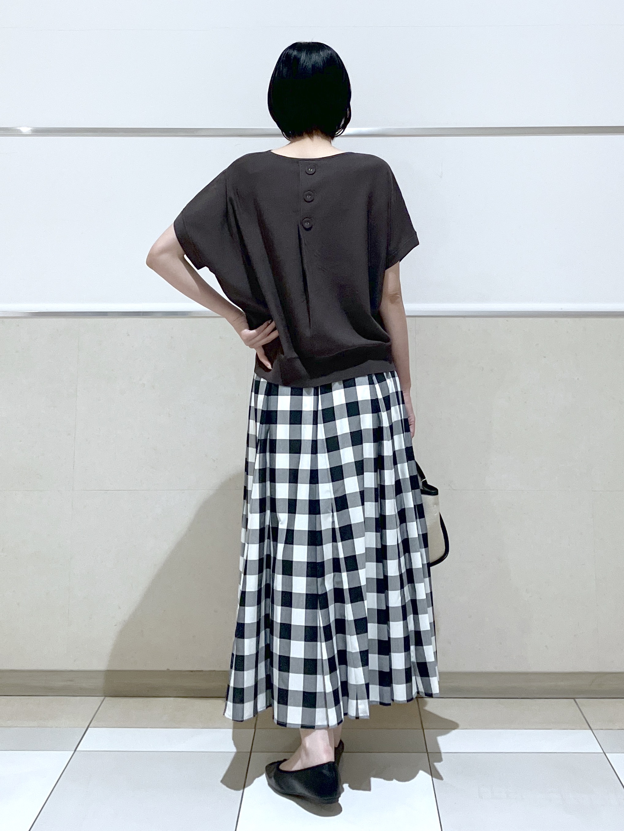 eriko さんの「Dessin｜【洗える】後ろボタンフレンチスリーブニット」を使ったコーディネート