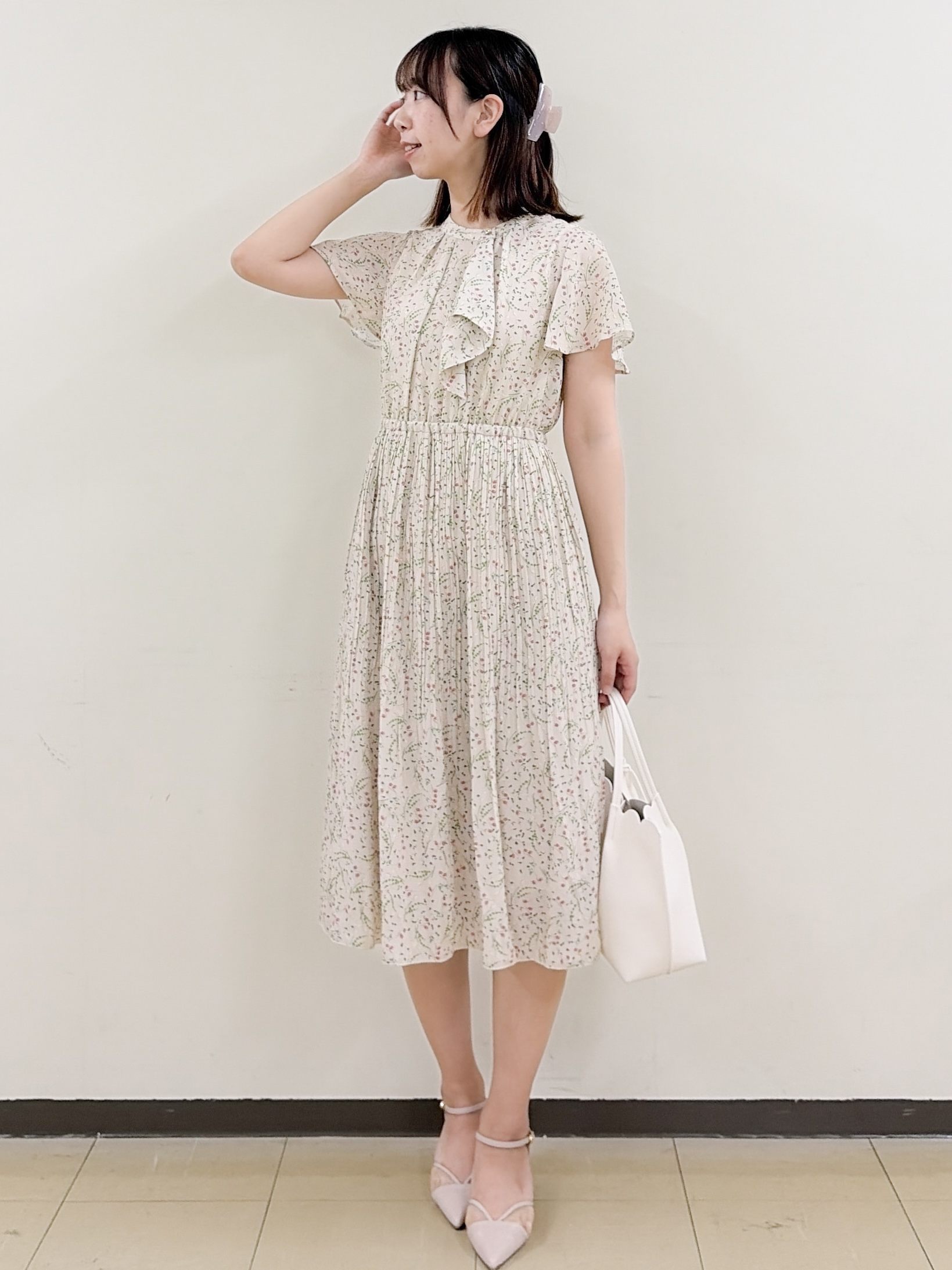 yurinaさんの「index｜◆【日比谷花壇コラボ】ラッフルタイプリーツワンピース【防シワ/洗濯機OK】」を使ったコーディネート