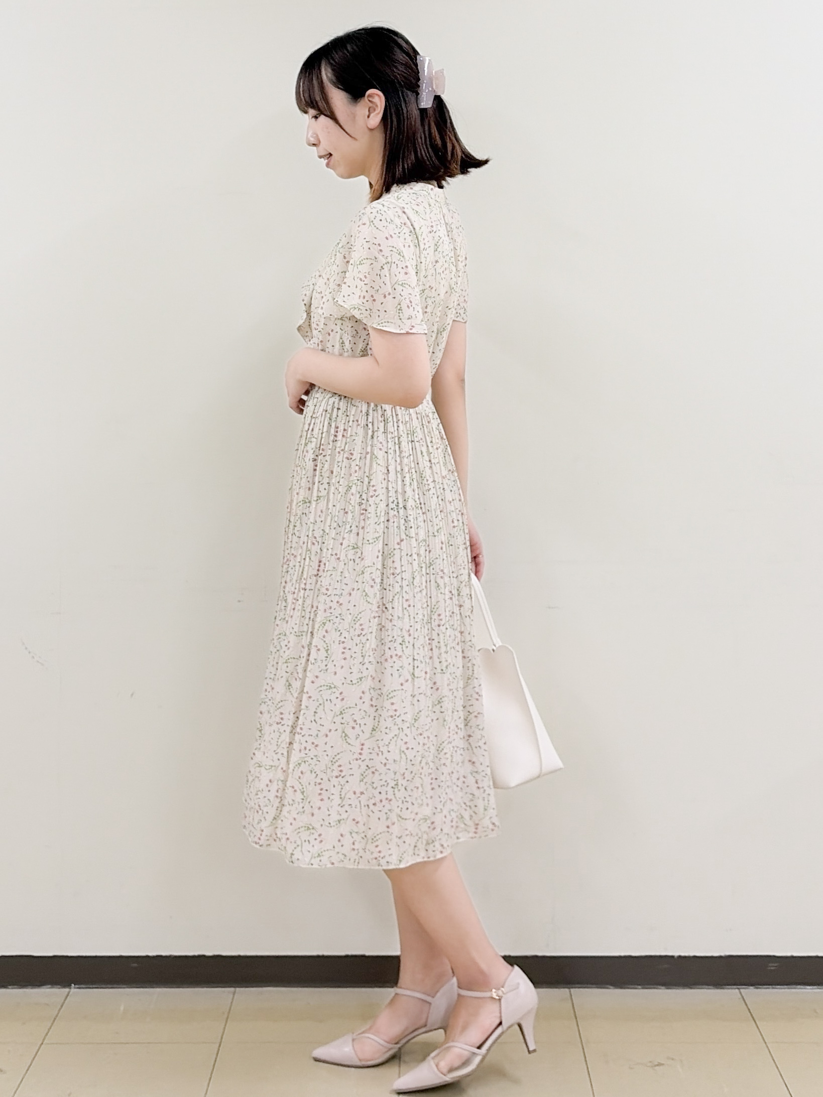 yurinaさんの「index｜◆【日比谷花壇コラボ】ラッフルタイプリーツワンピース【防シワ/洗濯機OK】」を使ったコーディネート