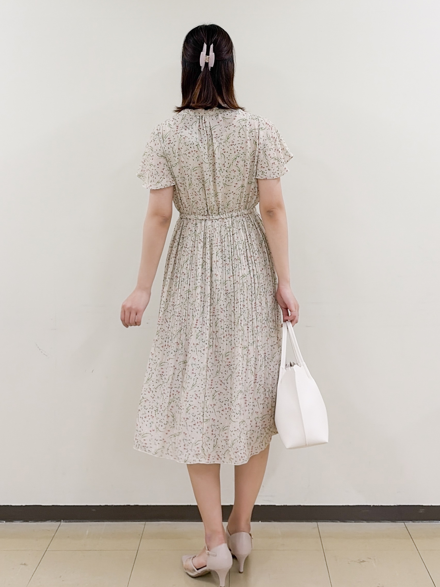 yurinaさんの「index｜◆【日比谷花壇コラボ】ラッフルタイプリーツワンピース【防シワ/洗濯機OK】」を使ったコーディネート