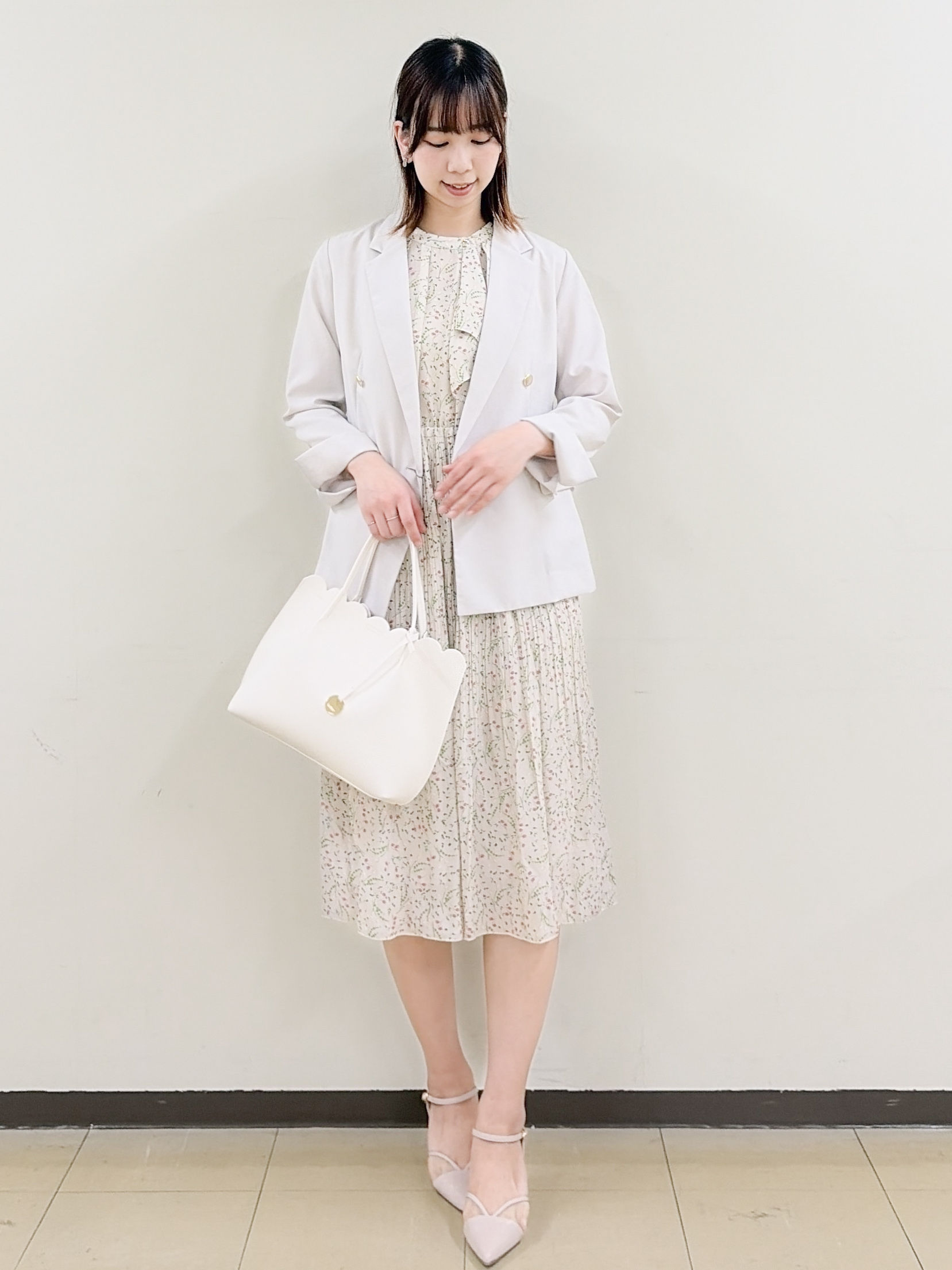 yurinaさんの「index｜◆【日比谷花壇コラボ】ラッフルタイプリーツワンピース【防シワ/洗濯機OK】」を使ったコーディネート
