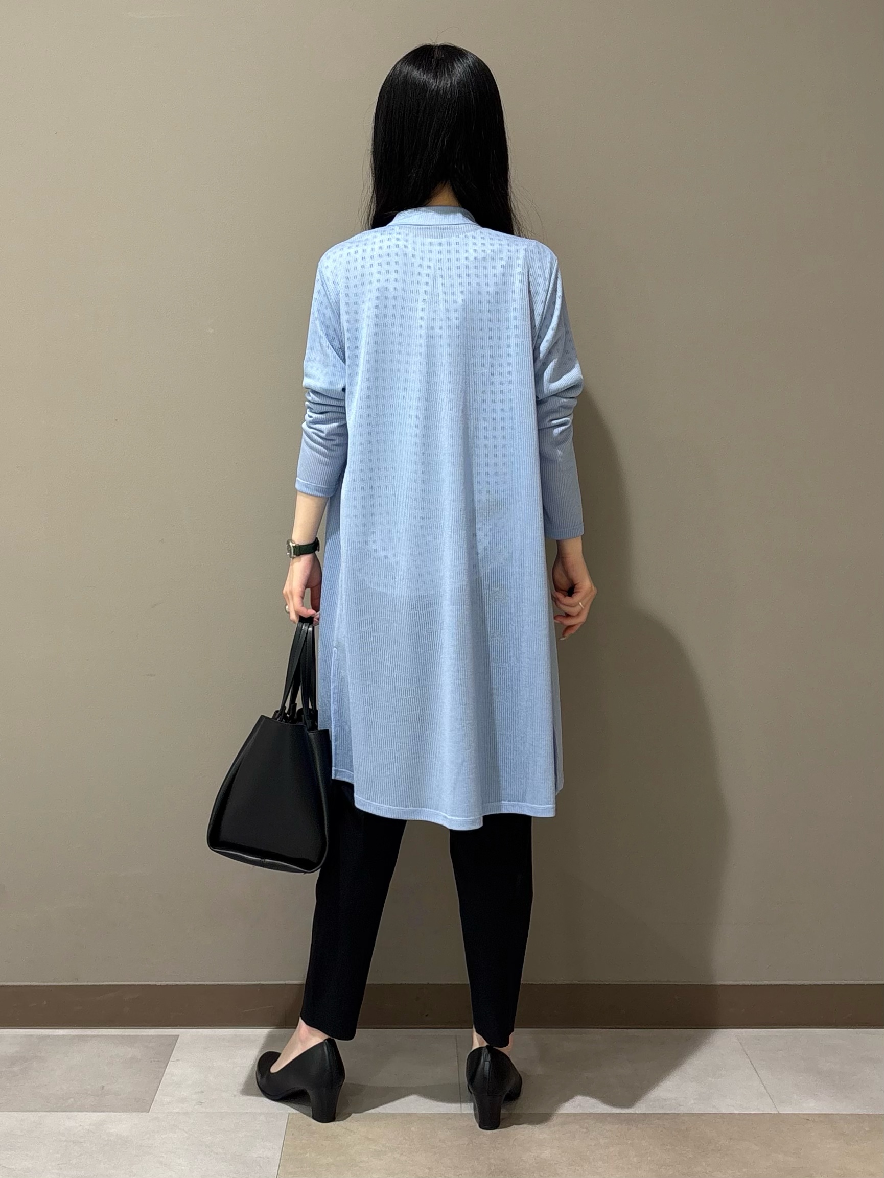 KEIKOさんの「INDIVI｜【洗える／アンサンブル可能】シアーストライプカーディガン」を使ったコーディネート