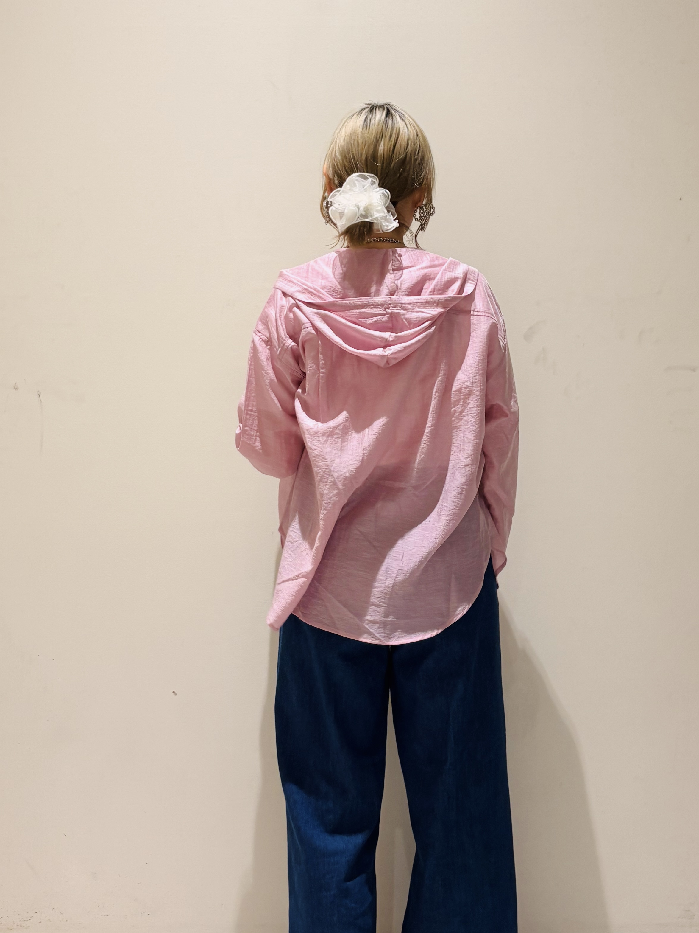 みきちぃさんの「OPAQUE.CLIP｜【洗濯機OK】フード付きシアーシャツ」を使ったコーディネート