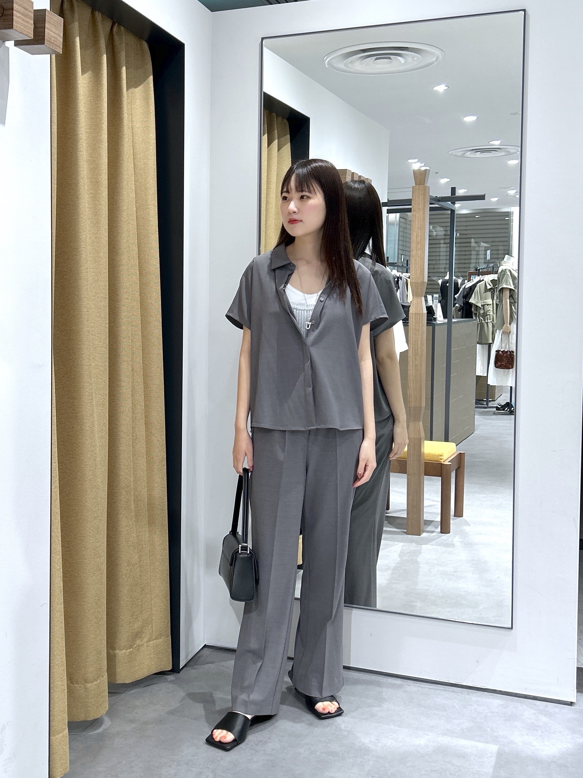 Renoさんの「INDIVI｜Comfy SET UP｜フレアスリーブブラウス【セットアップ対応／通勤／カセット服／接触冷感／UV」を使ったコーディネート