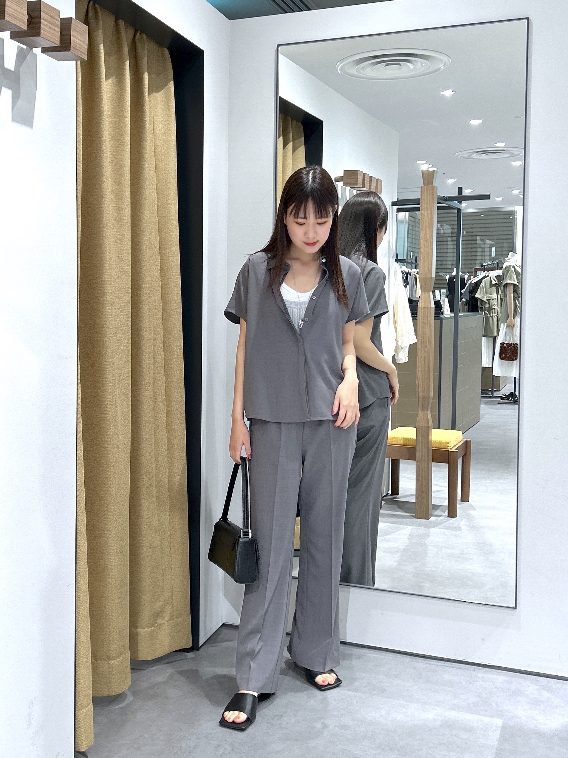 Renoさんの「INDIVI｜Comfy SET UP｜フレアスリーブブラウス【セットアップ対応／通勤／カセット服／接触冷感／UV」を使ったコーディネート