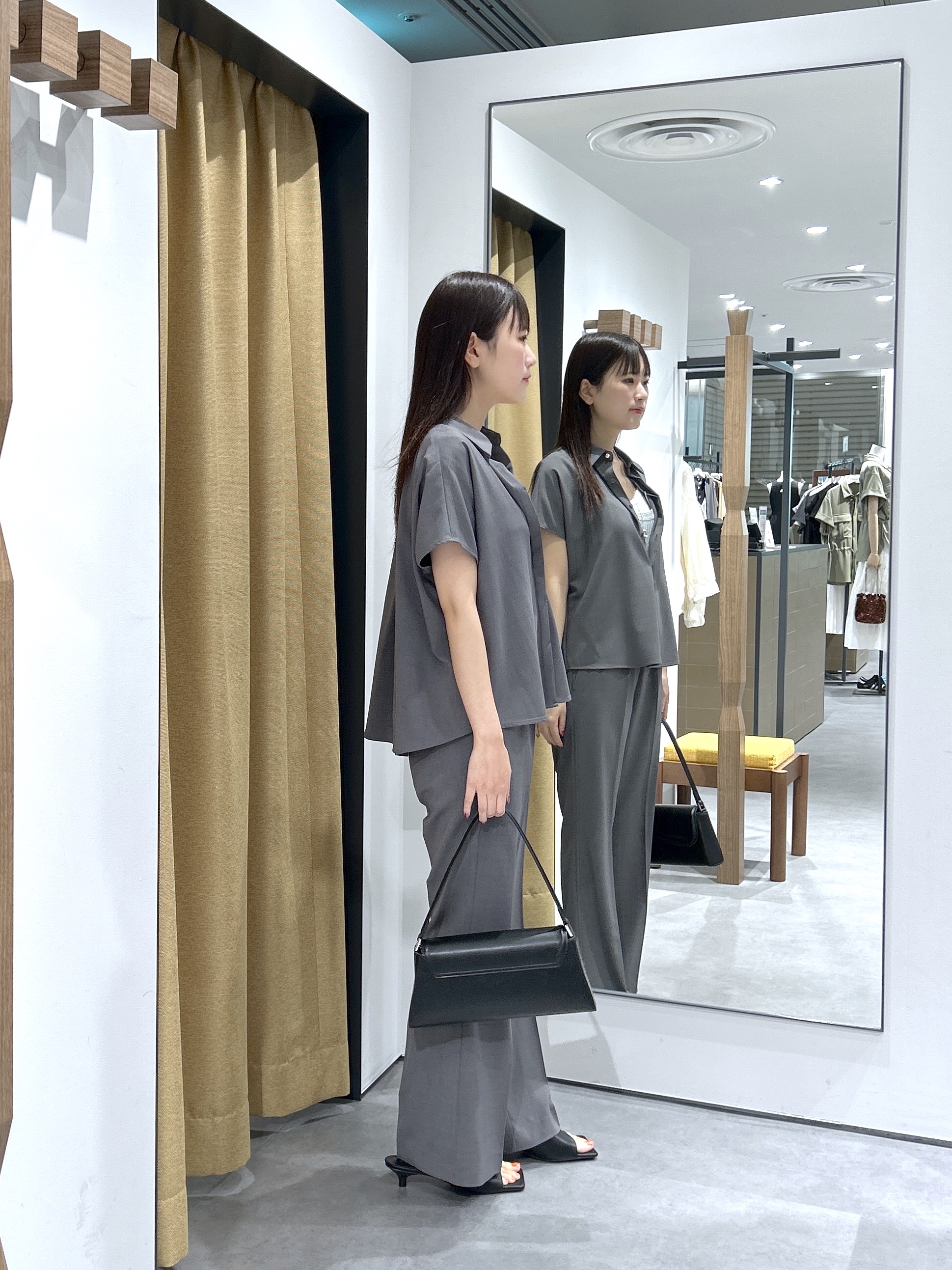 Renoさんの「INDIVI｜Comfy SET UP｜フレアスリーブブラウス【セットアップ対応／通勤／カセット服／接触冷感／UV」を使ったコーディネート