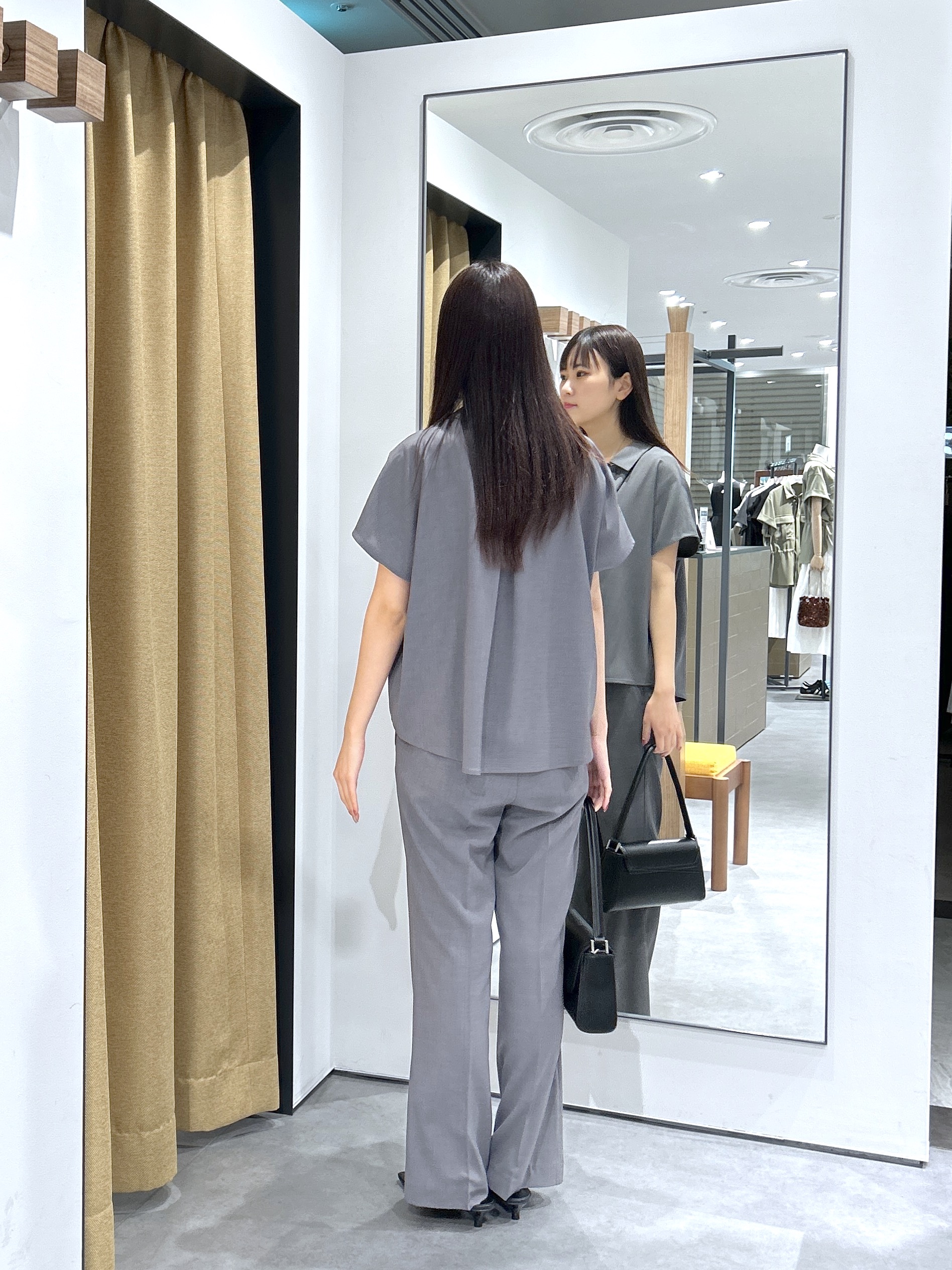 Renoさんの「INDIVI｜Comfy SET UP｜フレアスリーブブラウス【セットアップ対応／通勤／カセット服／接触冷感／UV」を使ったコーディネート