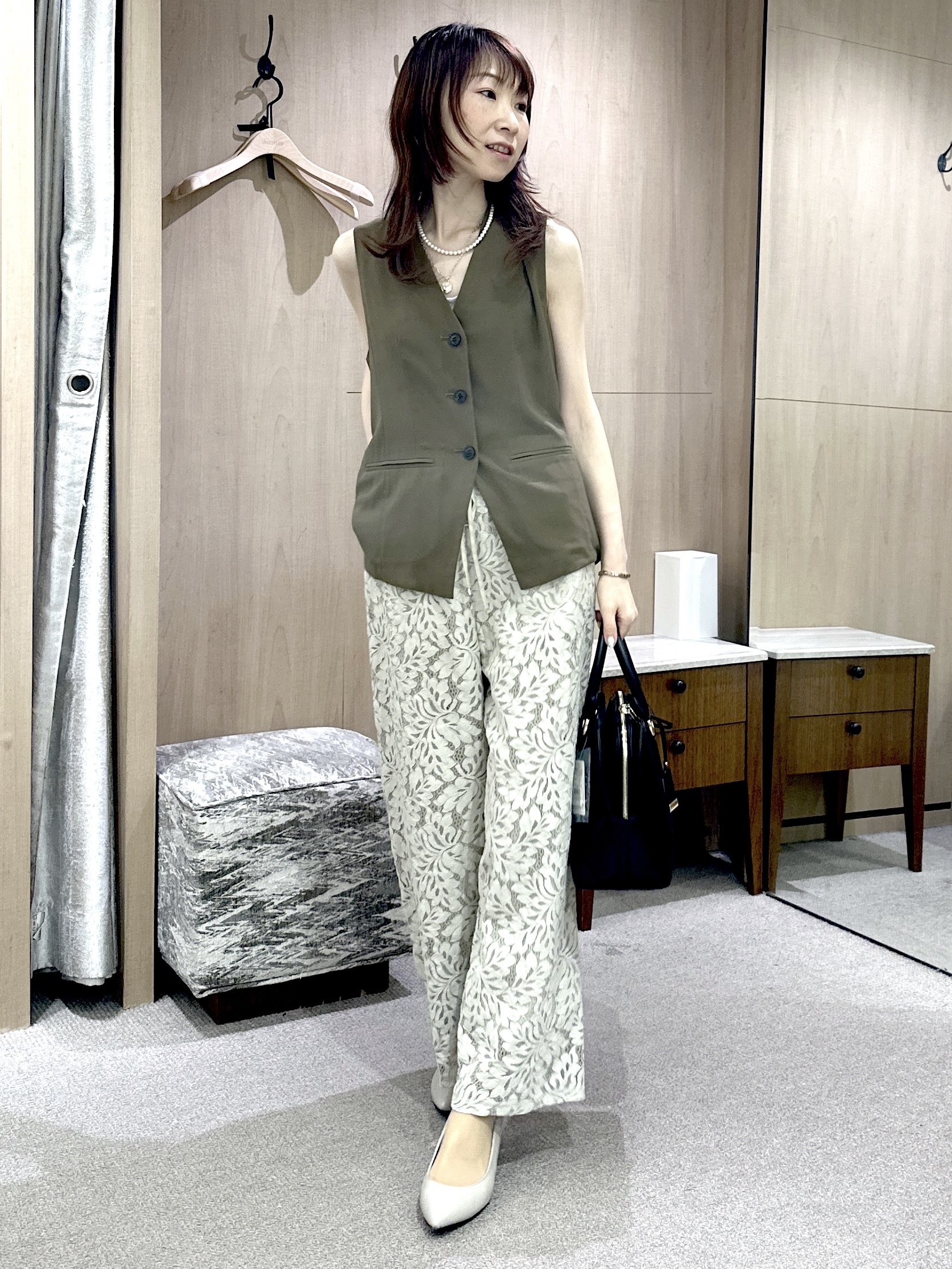Miwaさんの「UNTITLED｜◆【セットアップ可/接触冷感/通気性】ドライシアーVネックジレ」を使ったコーディネート