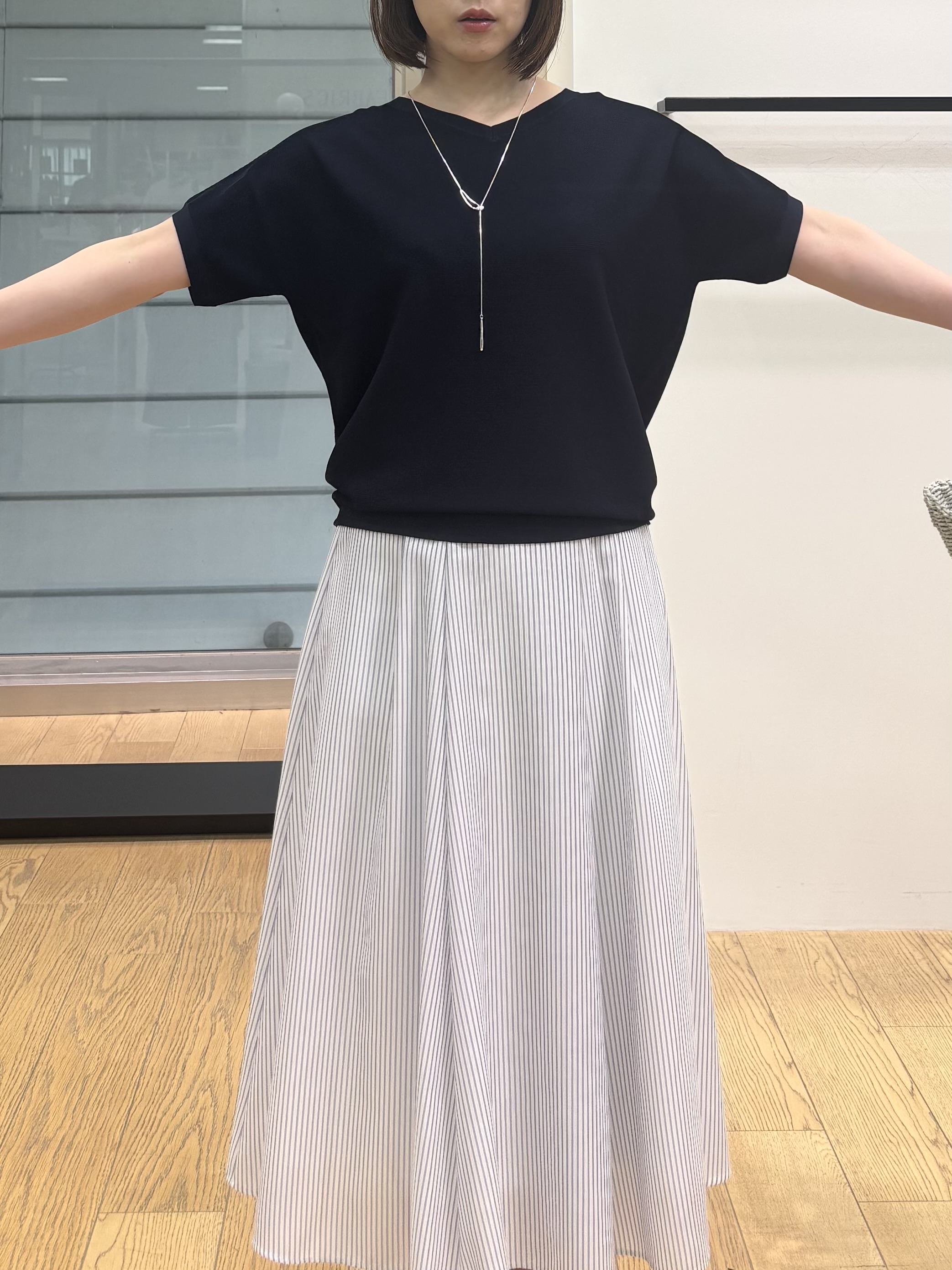 asamiさんの「INDIVI｜【洗える】ガーター編みVネックニットT」を使ったコーディネート