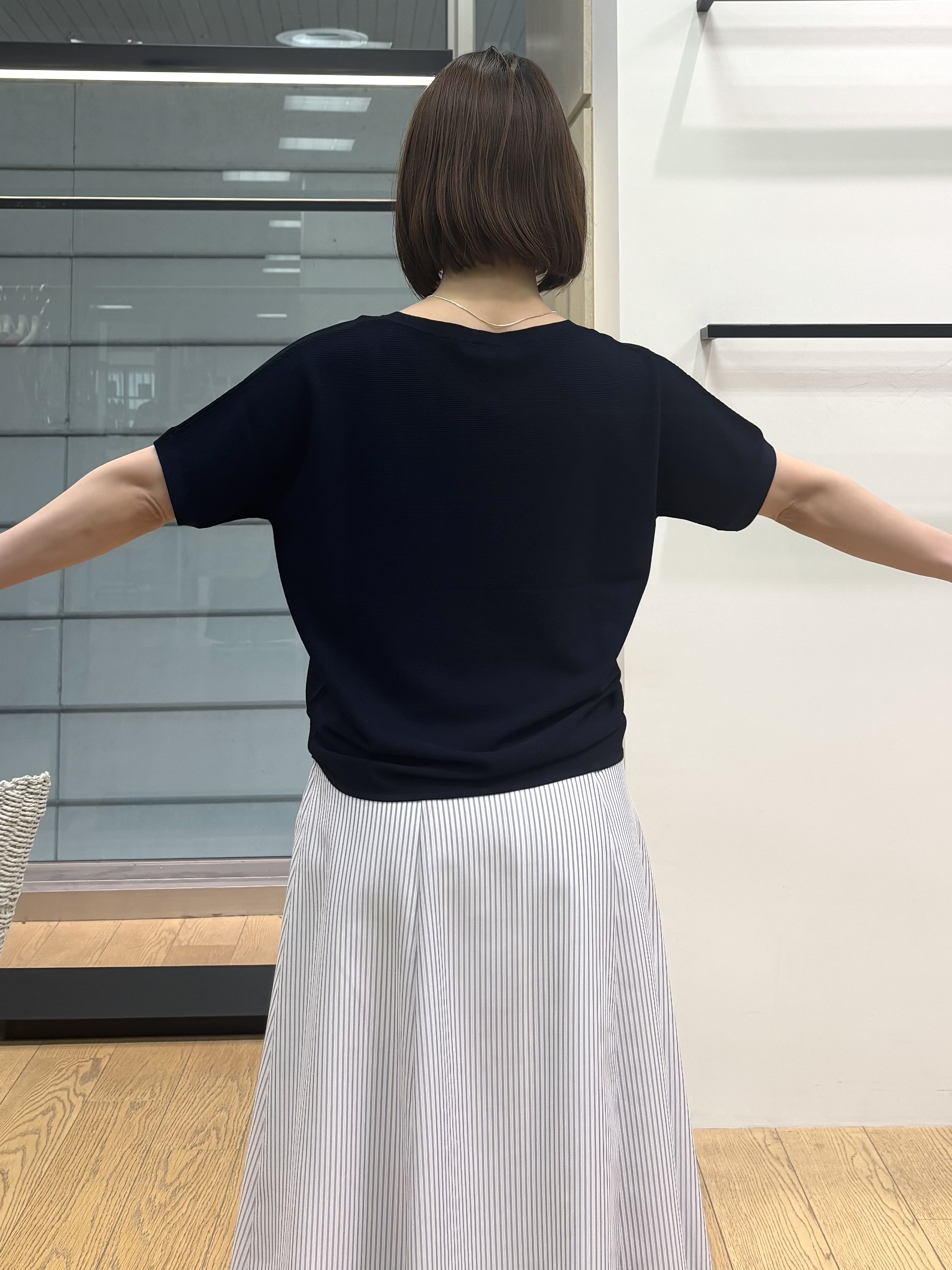 asamiさんの「INDIVI｜【洗える】ガーター編みVネックニットT」を使ったコーディネート