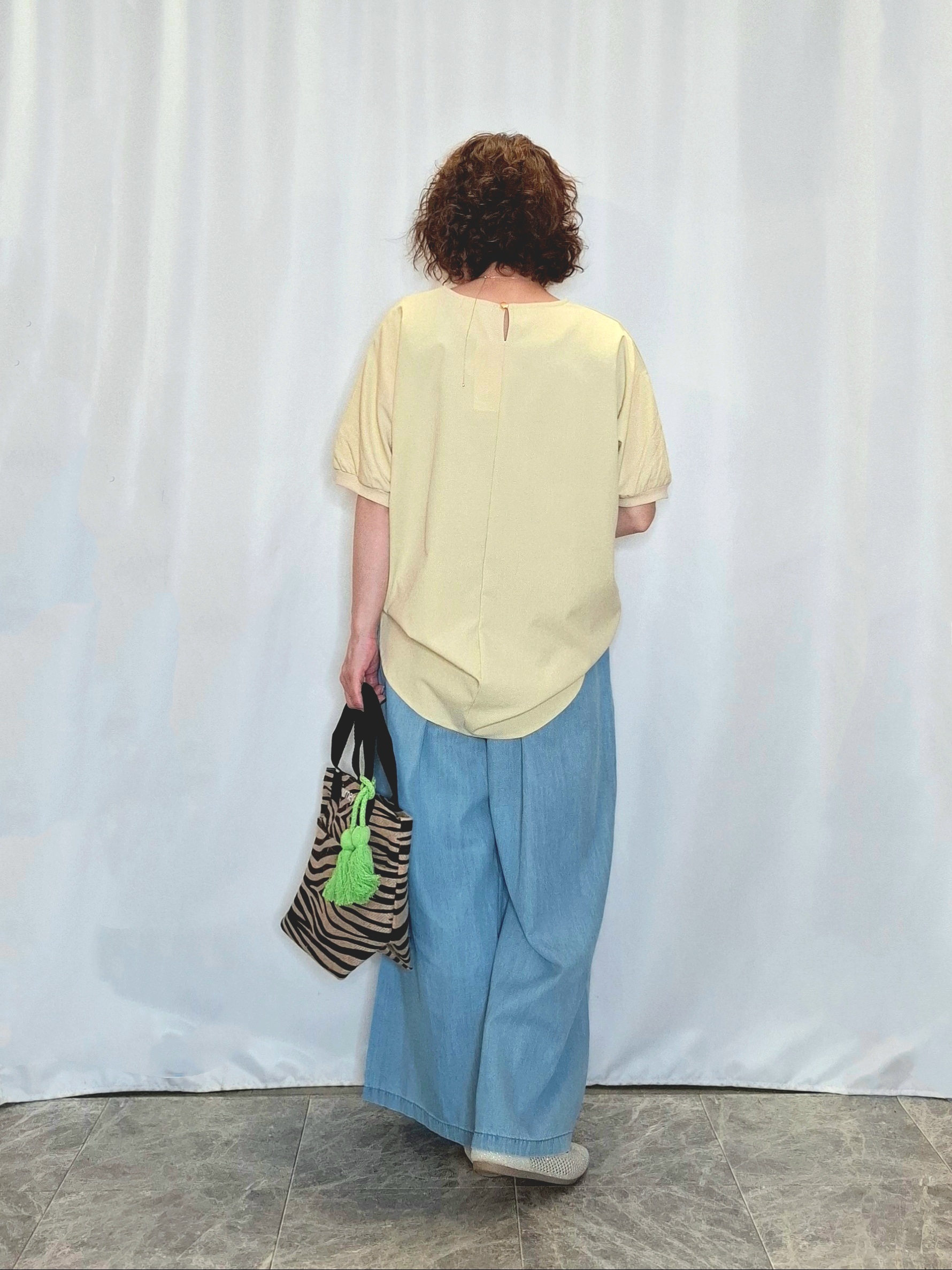 ぬーさんの「SHOO･LA･RUE｜【洗濯後しわになりにくい】インせず着られる さらっとタッチのドルマンブラウス」を使ったコーディネート