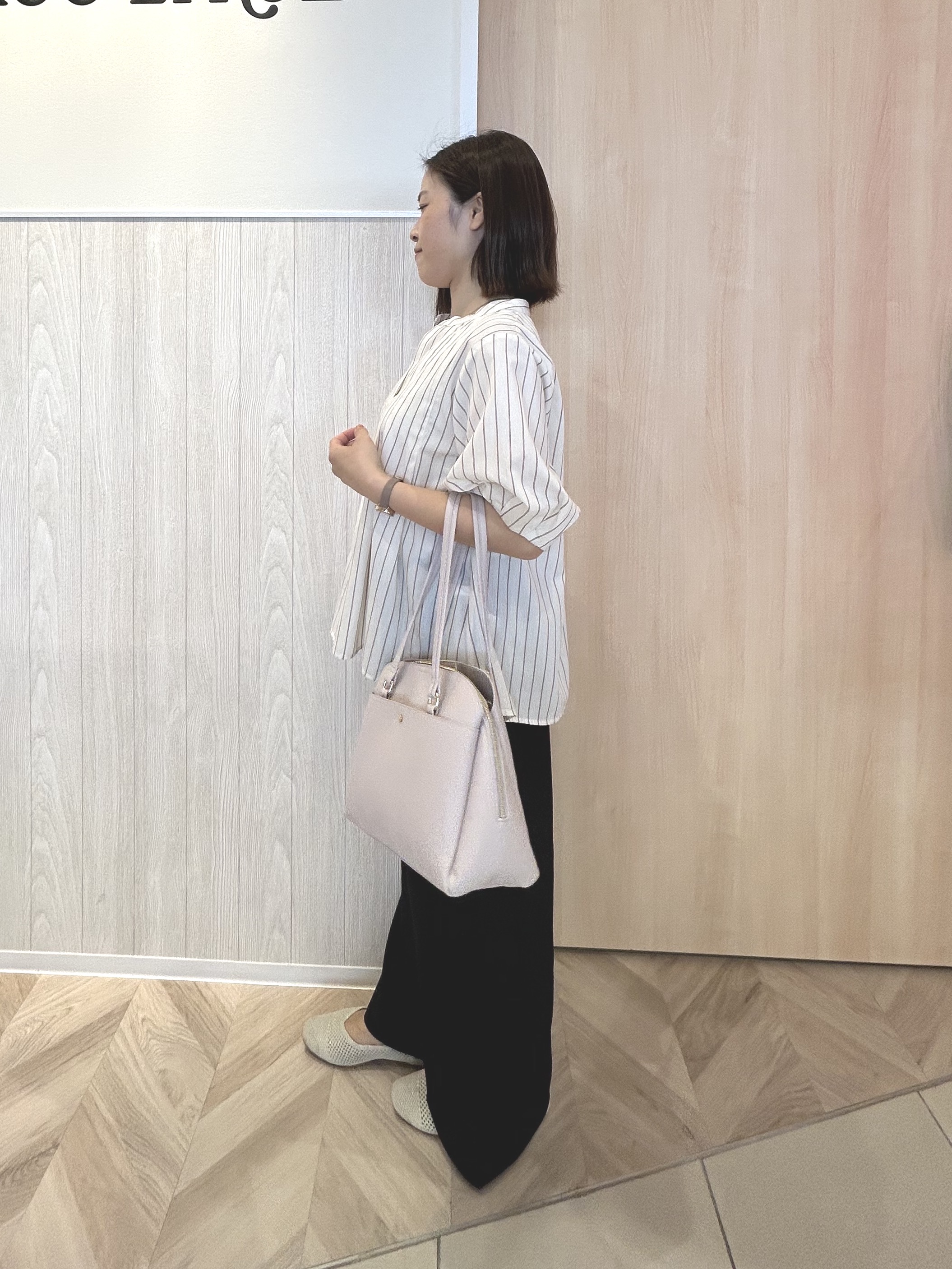 tomoさんの「SHOO･LA･RUE｜【高レビュー/洗濯後しわになりにくい/インせず着られる】自然に体型カバー 麻調ペプラムブラウス」を使ったコーディネート