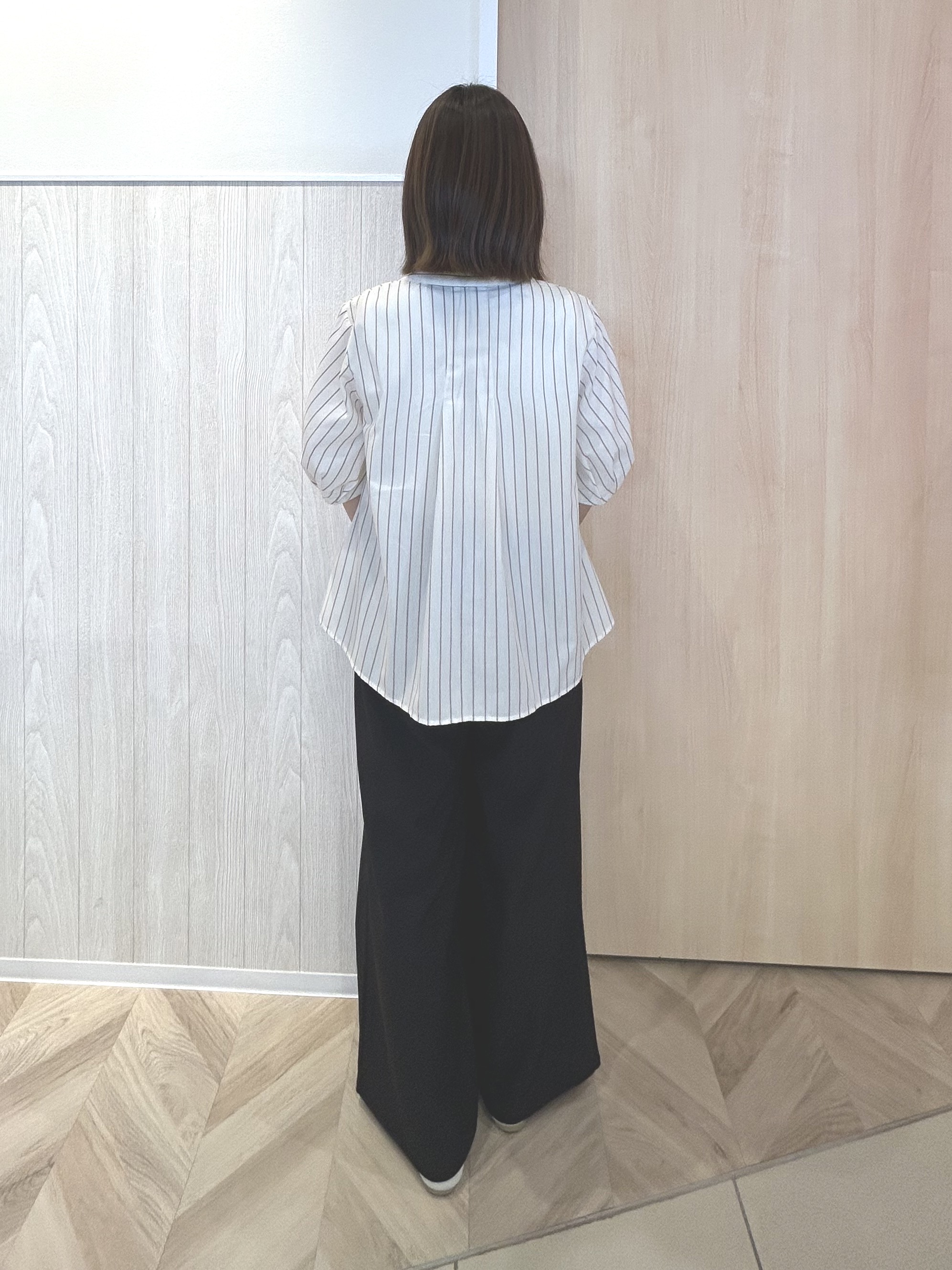 tomoさんの「SHOO･LA･RUE｜【高レビュー/洗濯後しわになりにくい/インせず着られる】自然に体型カバー 麻調ペプラムブラウス」を使ったコーディネート