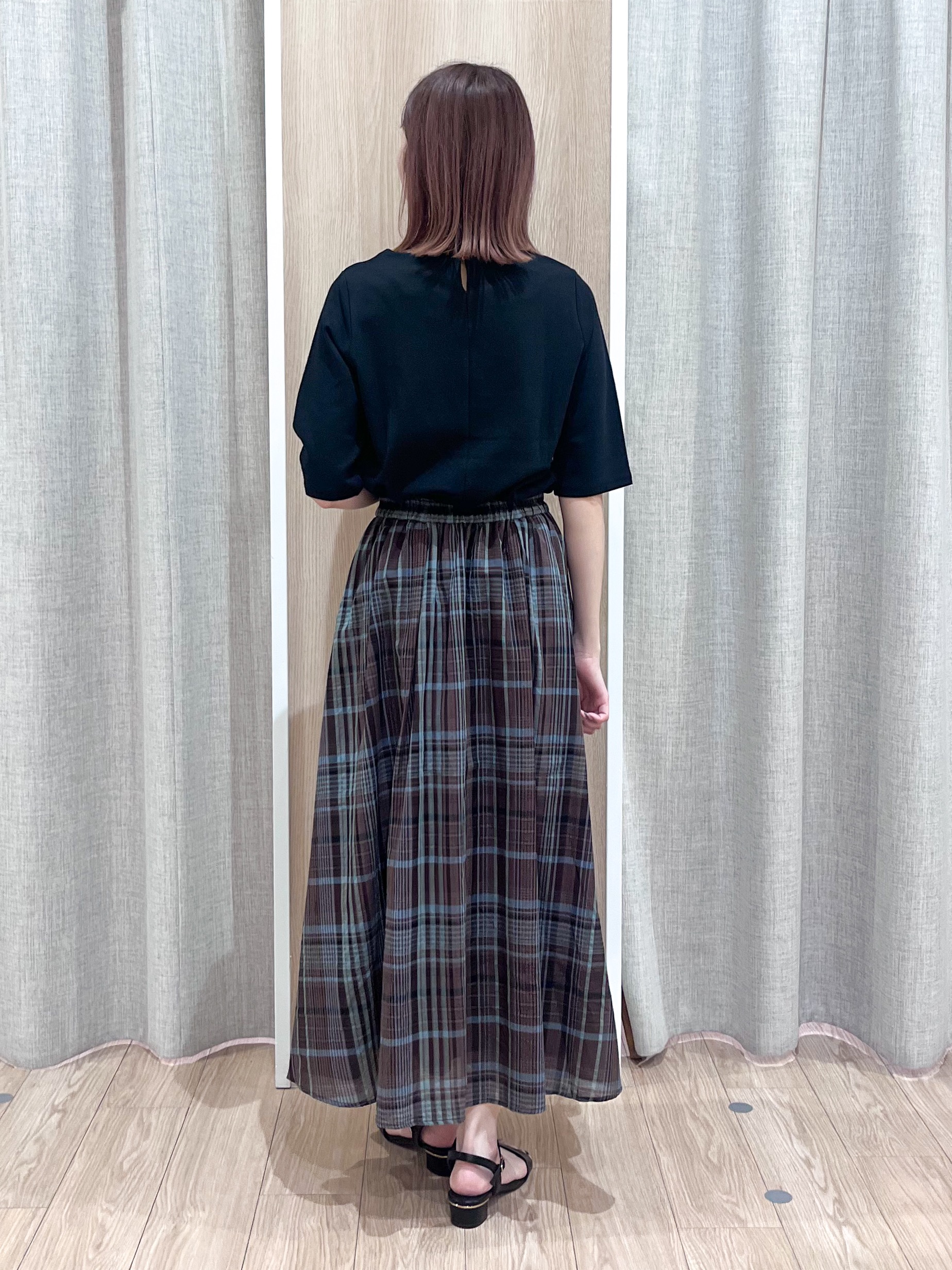 みーちゃんさんの「grove｜【二の腕カバー/すっきり見え・抗菌防臭/UVカット】きちんと素材のボートネックTシャツ」を使ったコーディネート