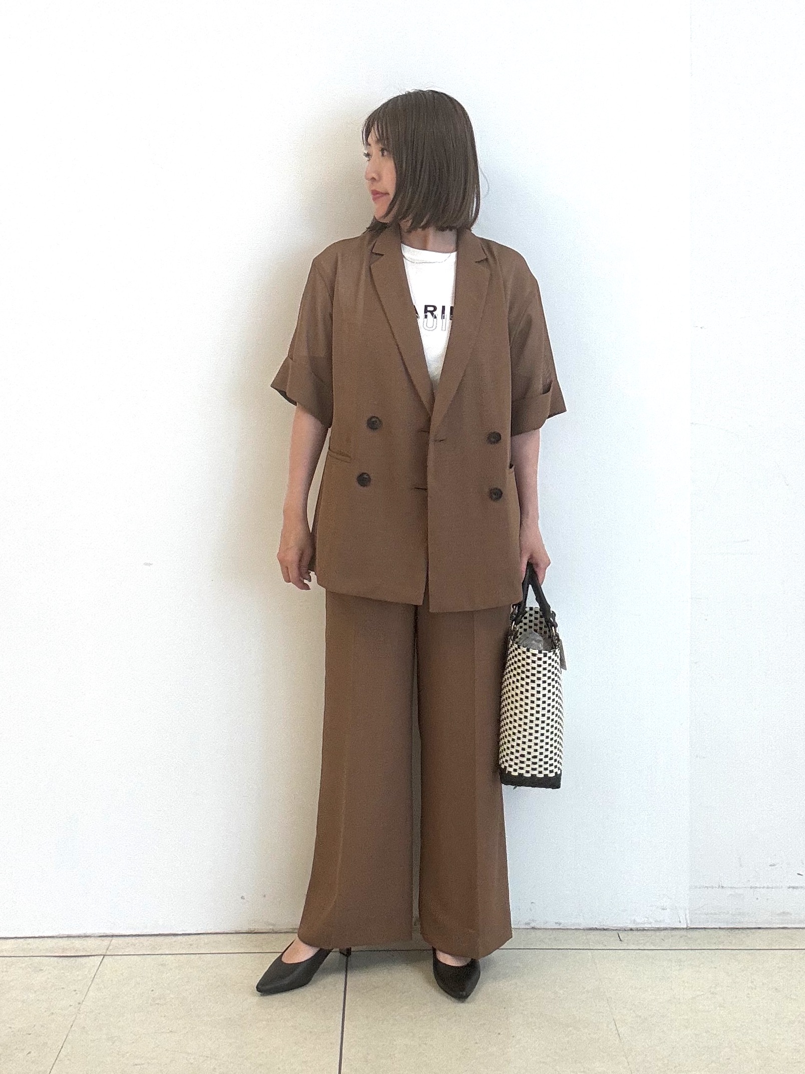 yoshiyaさんの「INDIVI｜【洗える／メッシュ素材／SETUP可能】ワイドパンツ」を使ったコーディネート