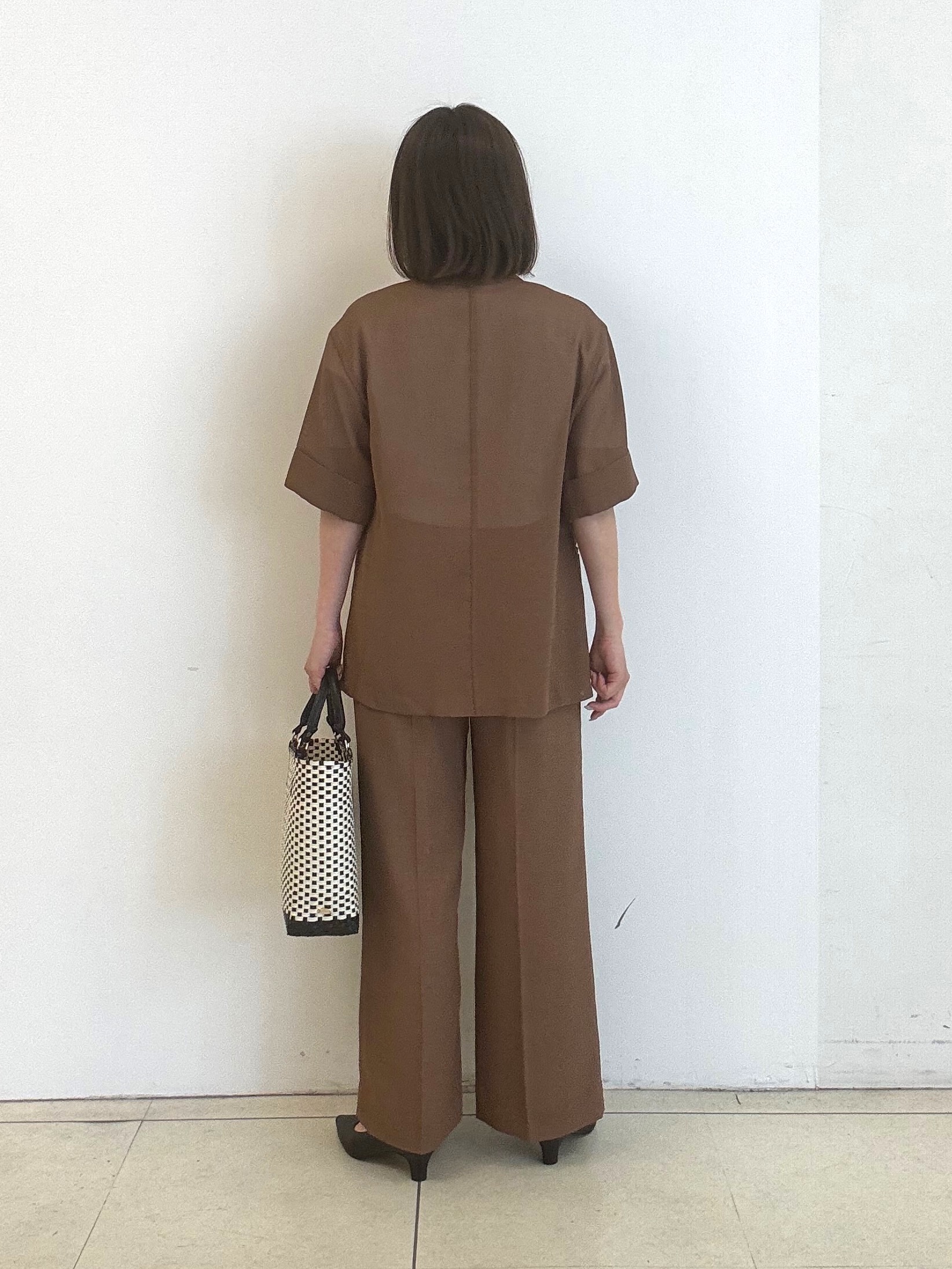yoshiyaさんの「INDIVI｜【洗える／メッシュ素材／SETUP可能】ワイドパンツ」を使ったコーディネート