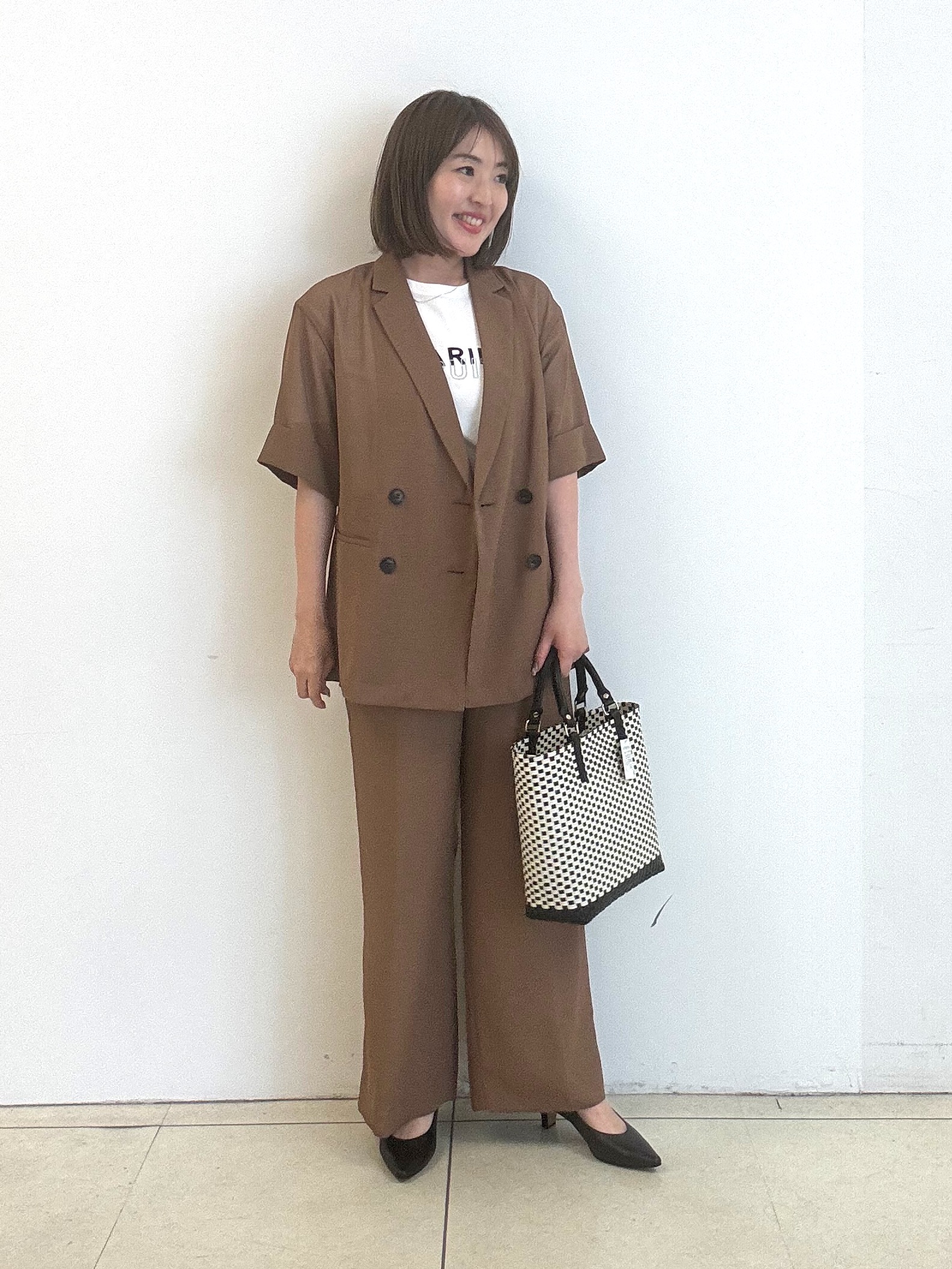 yoshiyaさんの「INDIVI｜【洗える／メッシュ素材／SETUP可能】ワイドパンツ」を使ったコーディネート