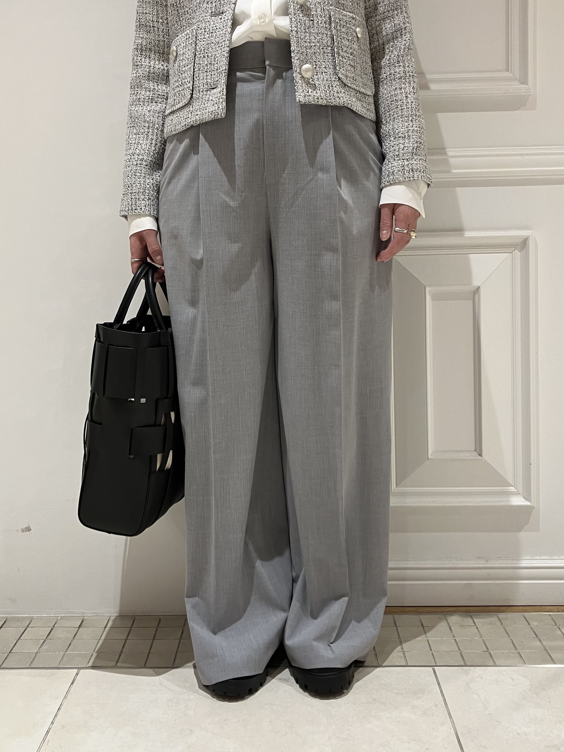 TAJIさんの「DRESSTERIOR｜【ウォッシャブル/通勤】スタンドフリル ブラウス」を使ったコーディネート