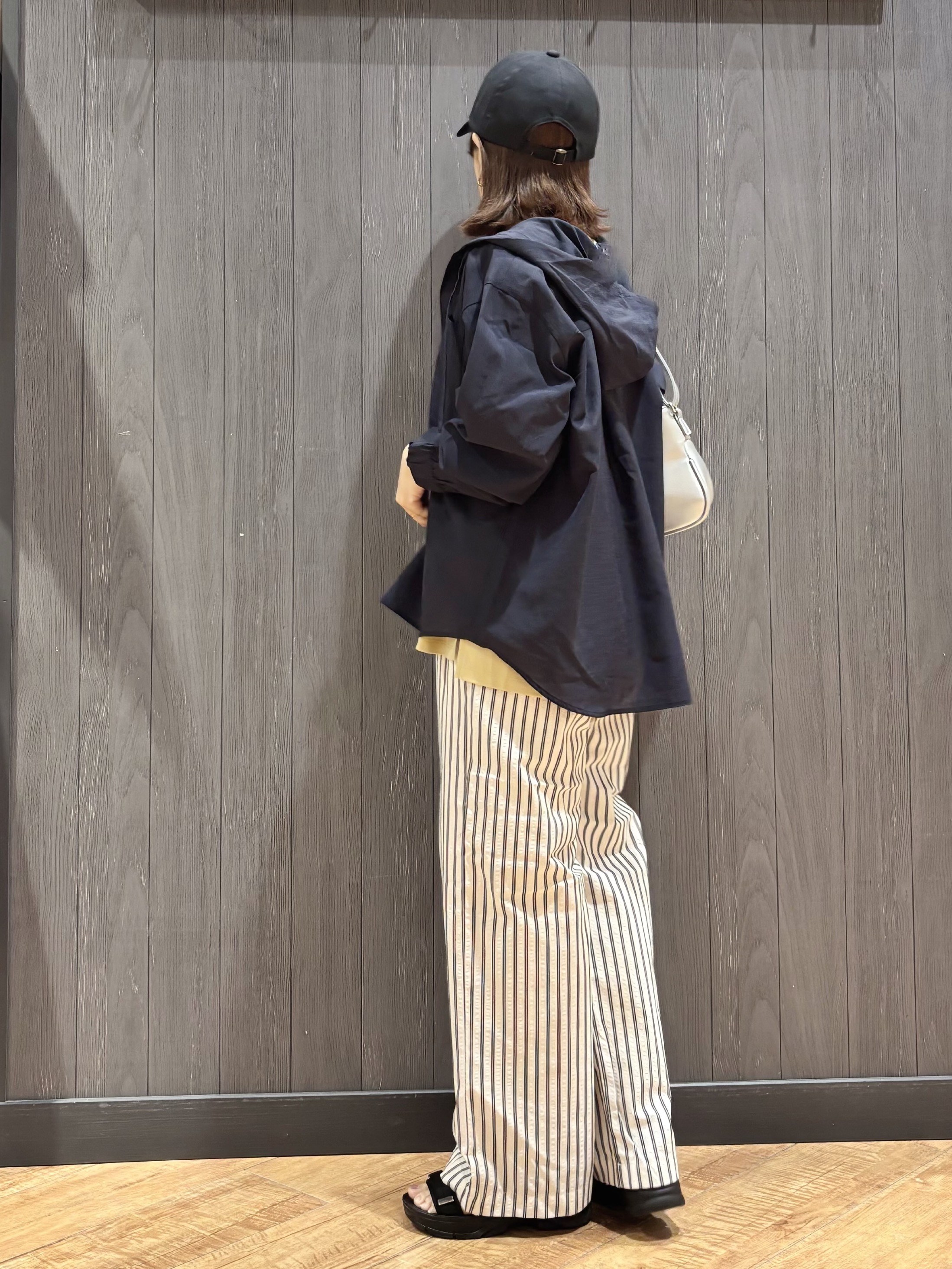 meiさんの「SHOO･LA･RUE｜【通気性〇/洗濯機可/S-LL】UVカット機能付き ライトな着心地シャツパーカ」を使ったコーディネート