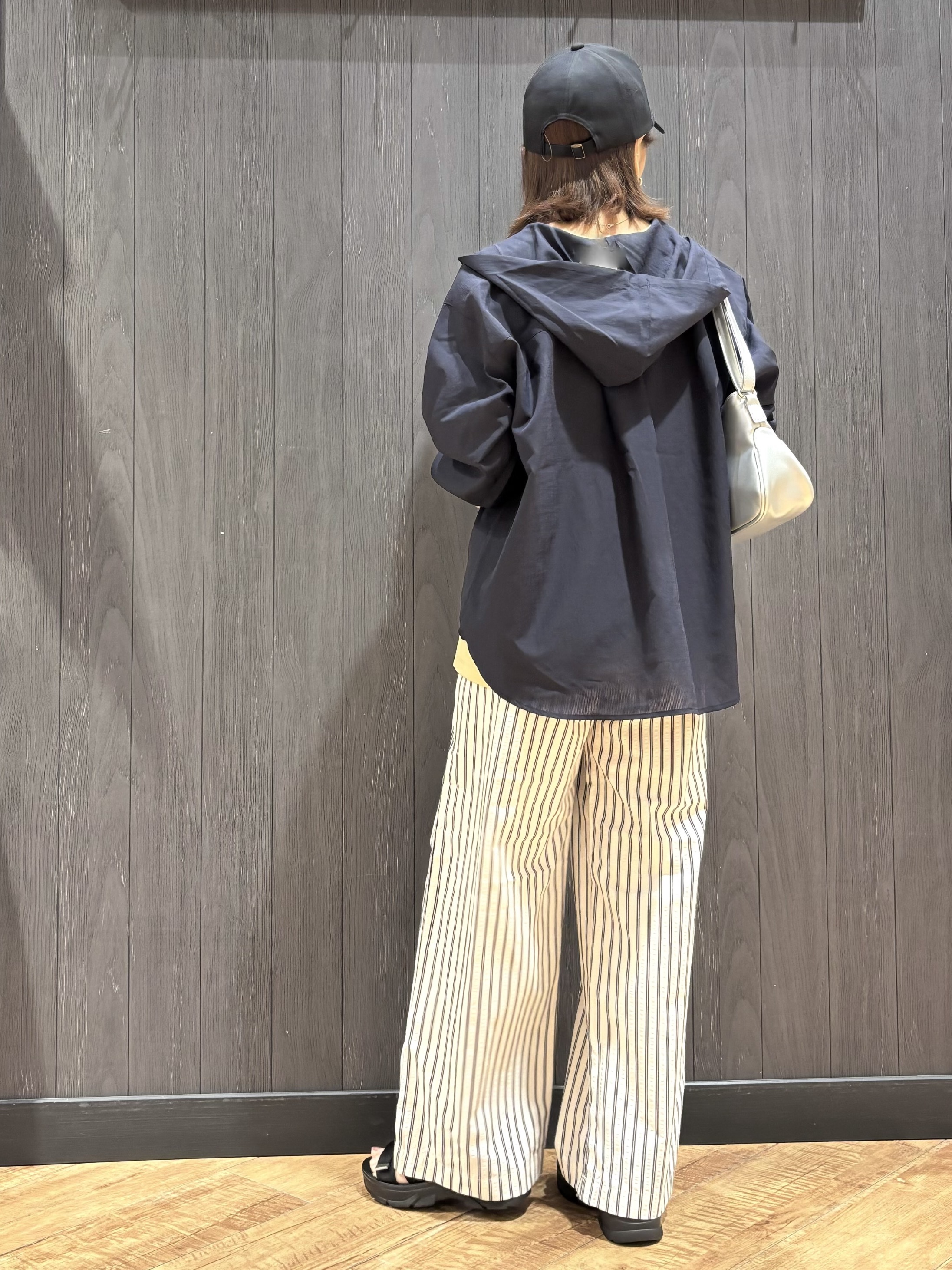 meiさんの「SHOO･LA･RUE｜【通気性〇/洗濯機可/S-LL】UVカット機能付き ライトな着心地シャツパーカ」を使ったコーディネート