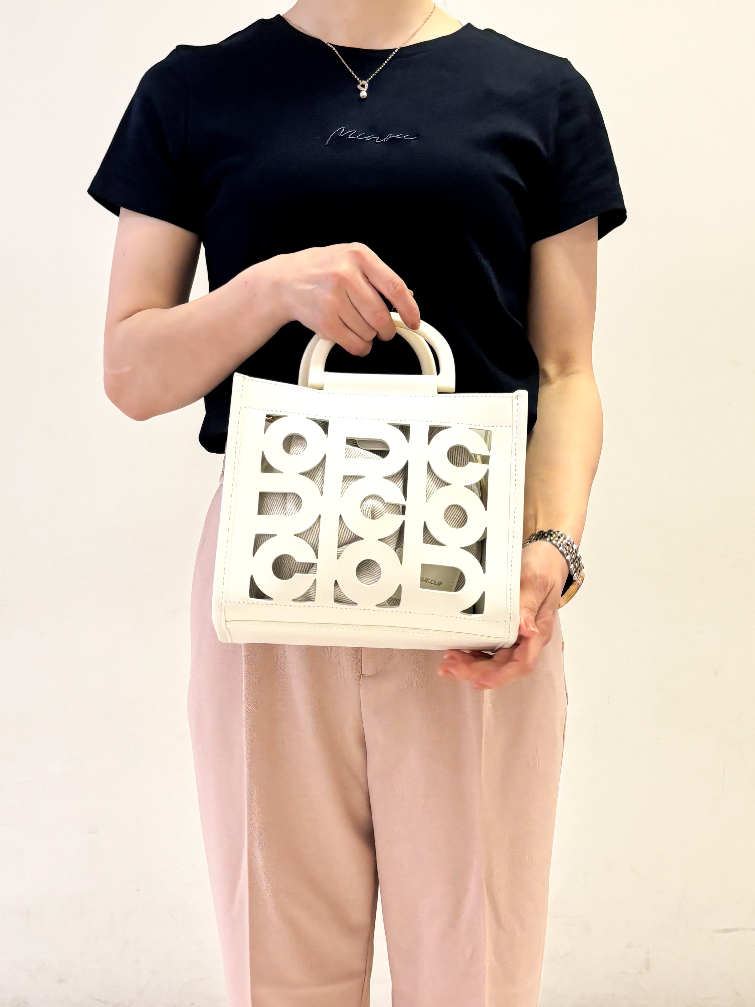 さいとうさんの「OPAQUE.CLIP｜【UVケア／接触冷感】フロントロゴ刺繍Tシャツ《洗濯機OK／S-3L／7col》」を使ったコーディネート