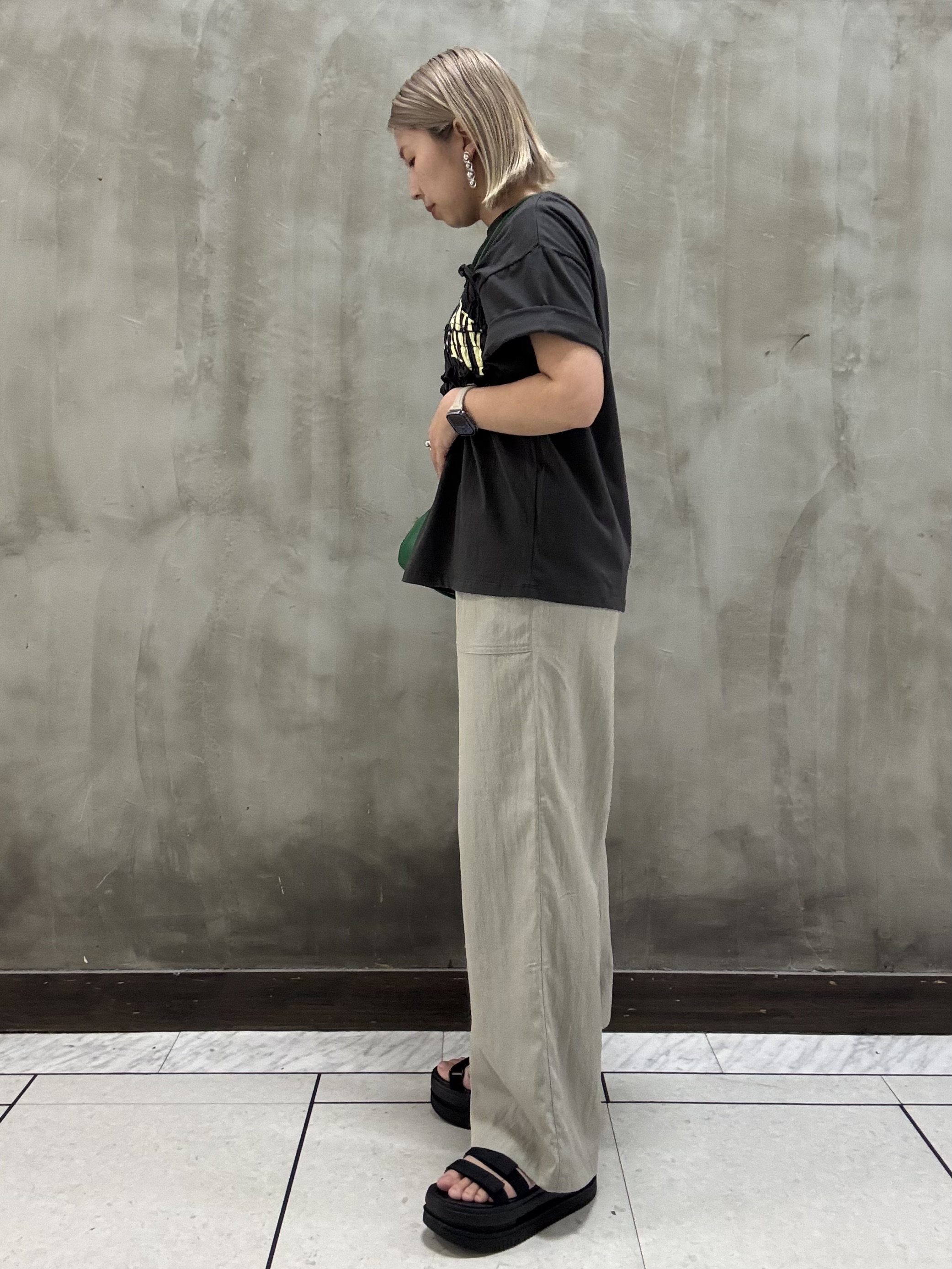 minaさんの「grove｜【Lee】SHIRRING H／S TEE」を使ったコーディネート