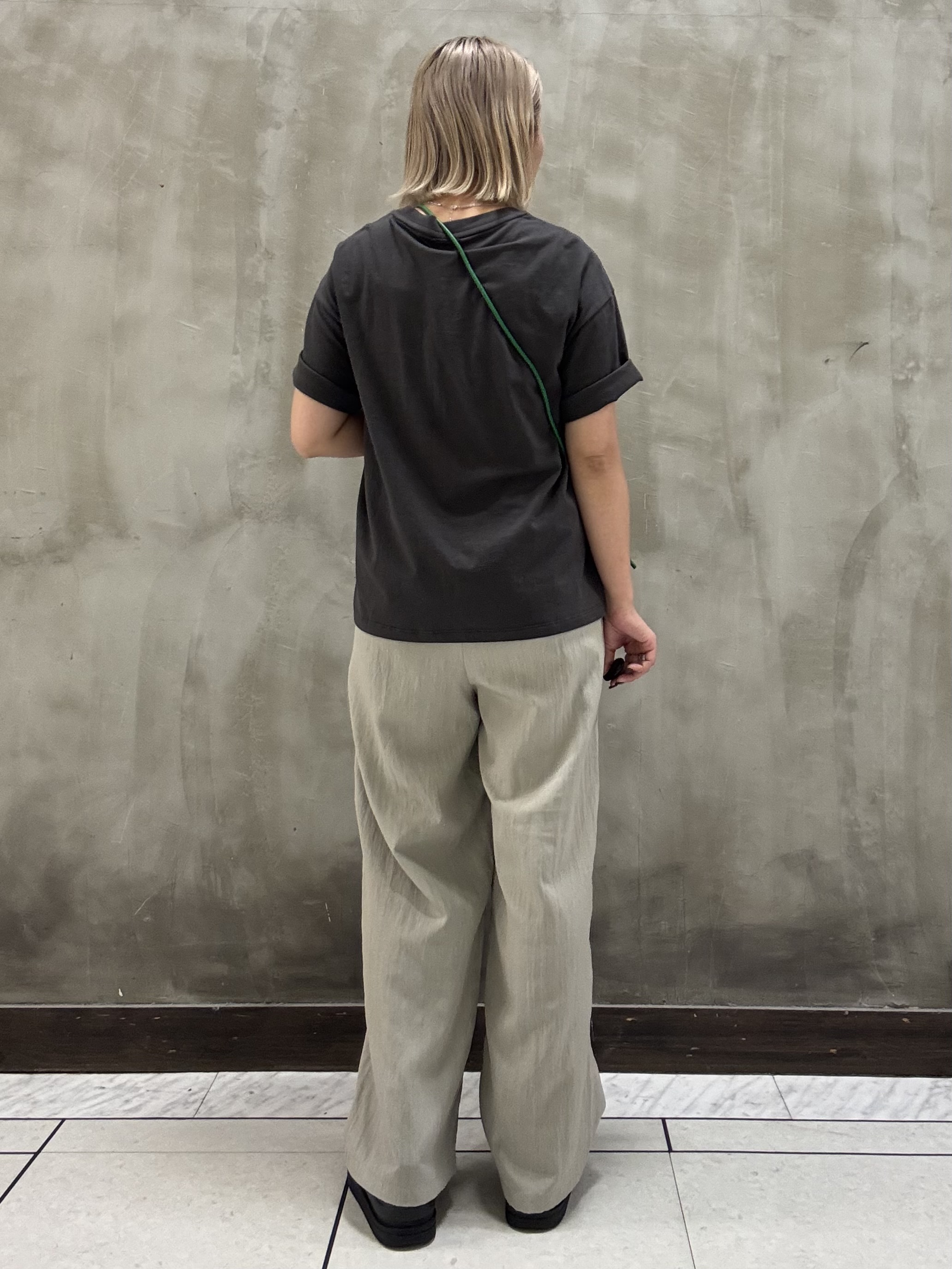 minaさんの「grove｜【Lee】SHIRRING H／S TEE」を使ったコーディネート