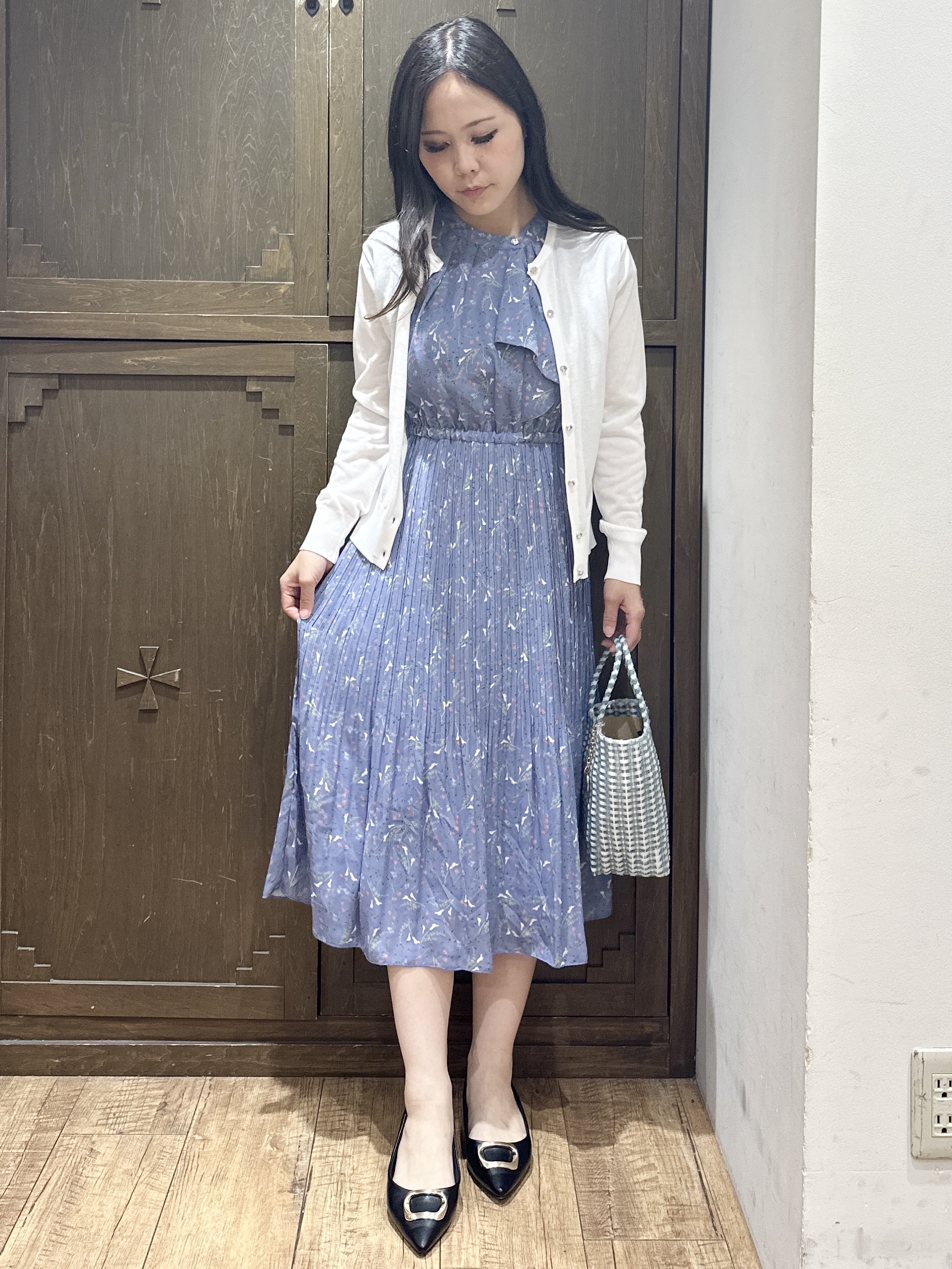 kanaさんの「index｜【接触冷感】ビジューボタンカーディガン《抗ピリング／洗濯機OK》」を使ったコーディネート