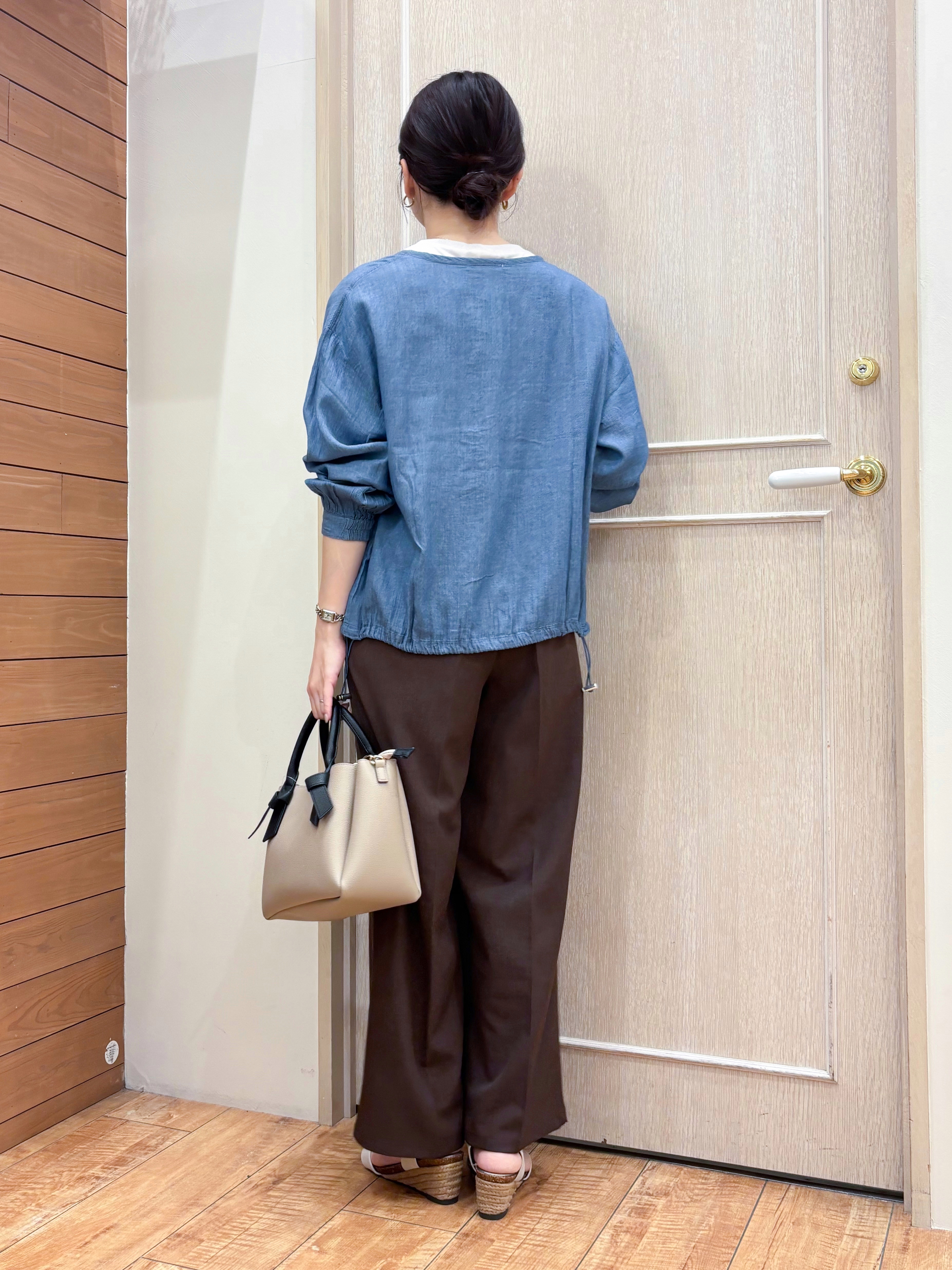 なみさんの「SHOO･LA･RUE｜【ひんやり/S-LL/洗濯機可】色・柄選べる お袖チュールレイヤード プリントアソートTシャツ」を使ったコーディネート