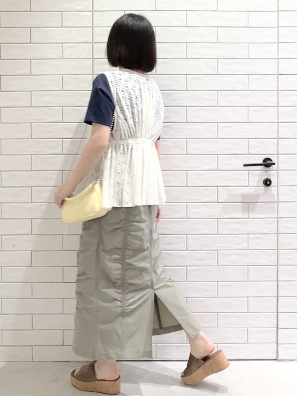 しおりさんの「OPAQUE.CLIP｜レースペプラムジレ【洗濯機OK】」を使ったコーディネート