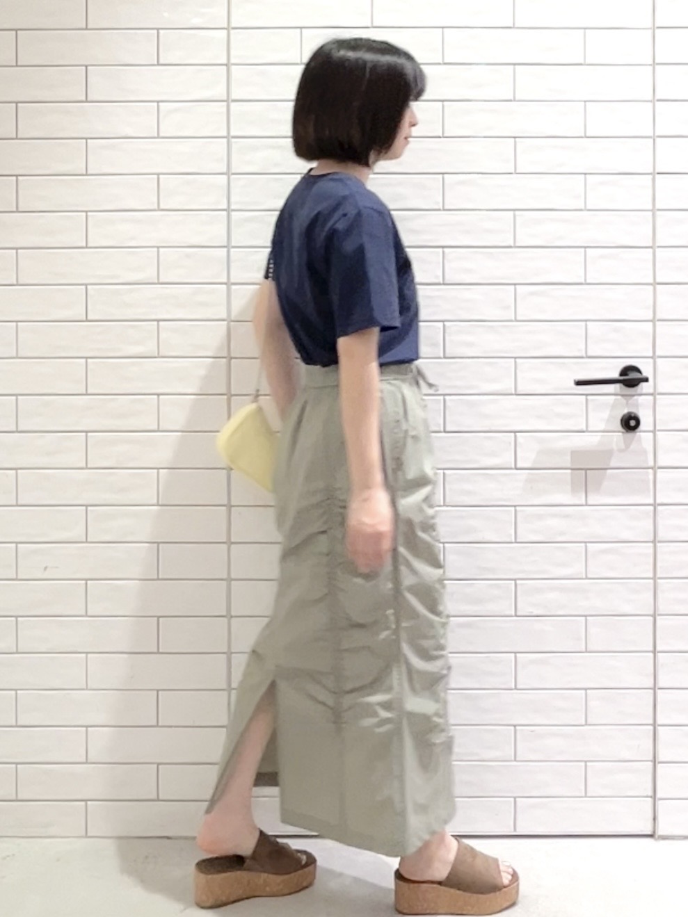 しおりさんの「OPAQUE.CLIP｜アソートロゴTシャツ【洗濯機OK】」を使ったコーディネート