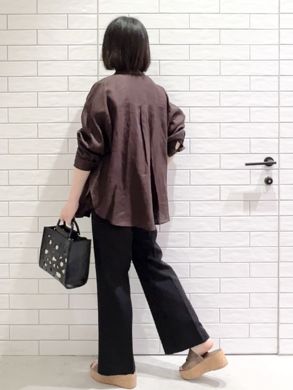 しおりさんの「OPAQUE.CLIP｜フレンチリネンシャツ／カシュクール【洗濯機OK】《5col》」を使ったコーディネート