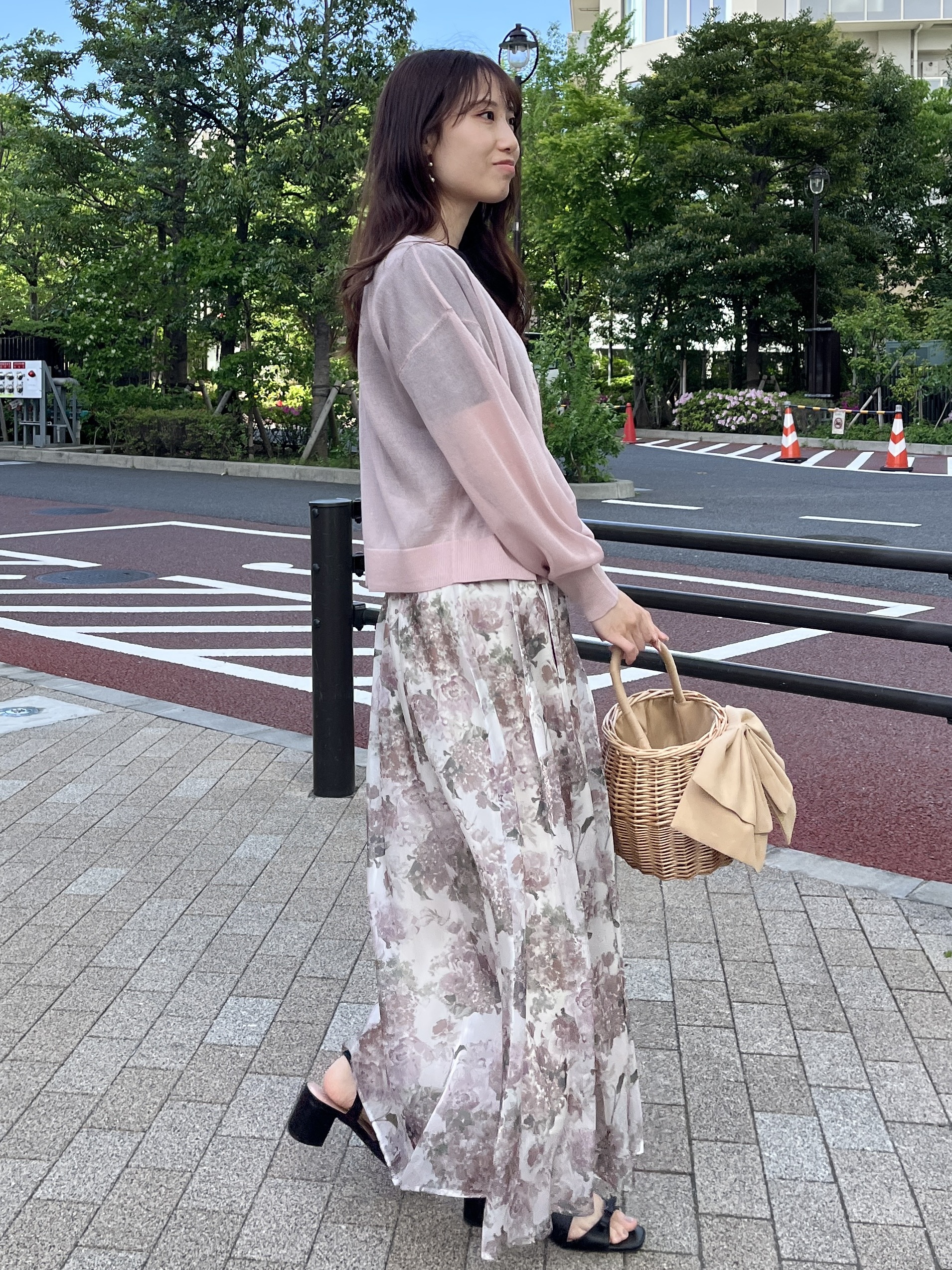 はばさんの「Couture brooch｜【洗える・パール調釦】愛されシアーカーディガン」を使ったコーディネート