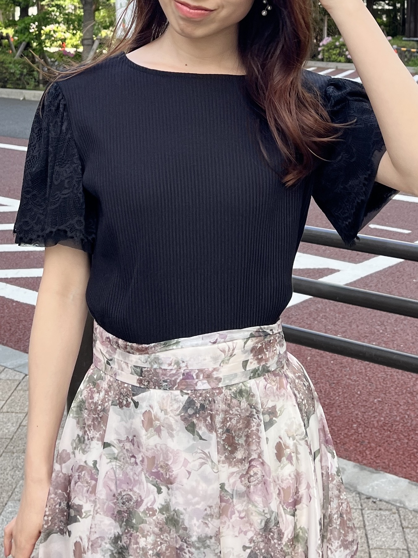 はばさんの「Couture brooch｜【洗える・パール調釦】愛されシアーカーディガン」を使ったコーディネート