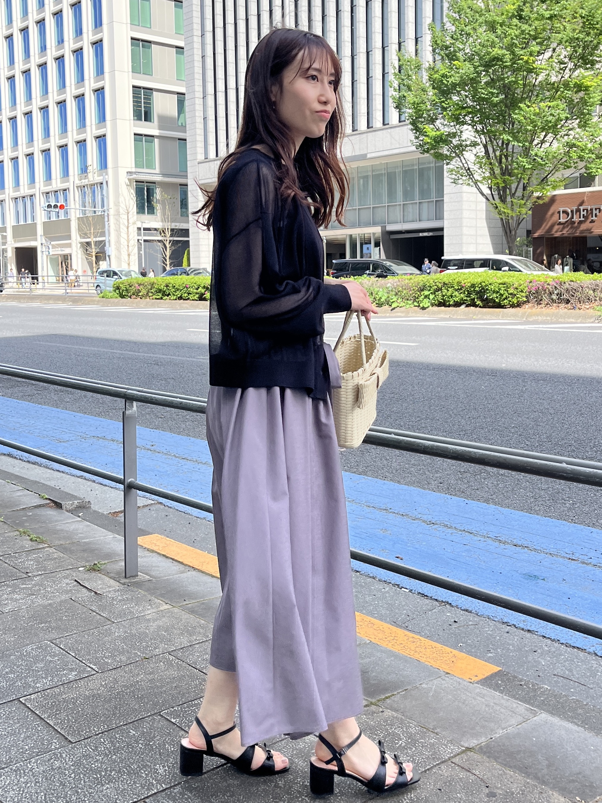 はばさんの「Couture brooch｜【洗える・パール調釦】愛されシアーカーディガン」を使ったコーディネート