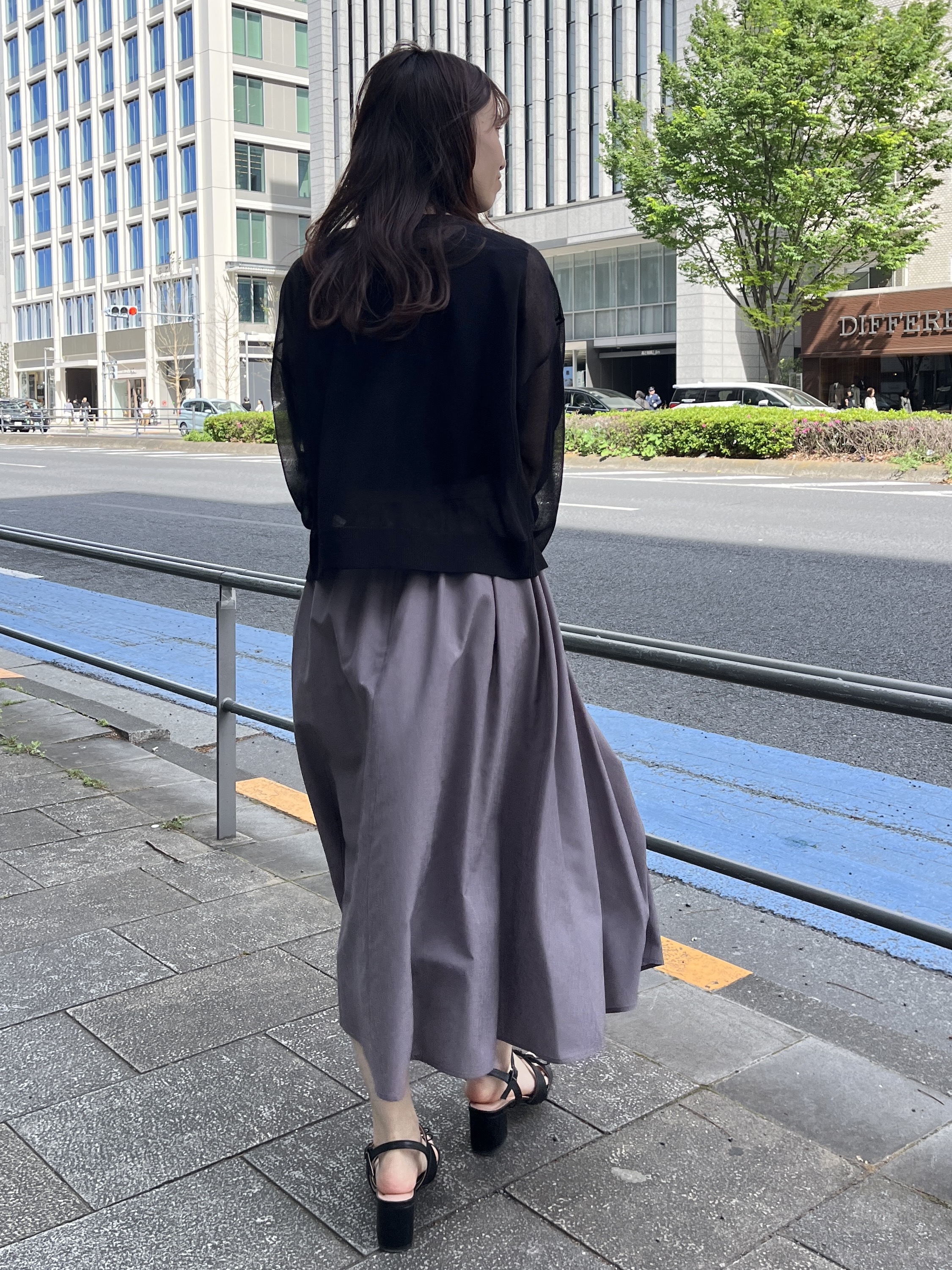はばさんの「Couture brooch｜【洗える・パール調釦】愛されシアーカーディガン」を使ったコーディネート