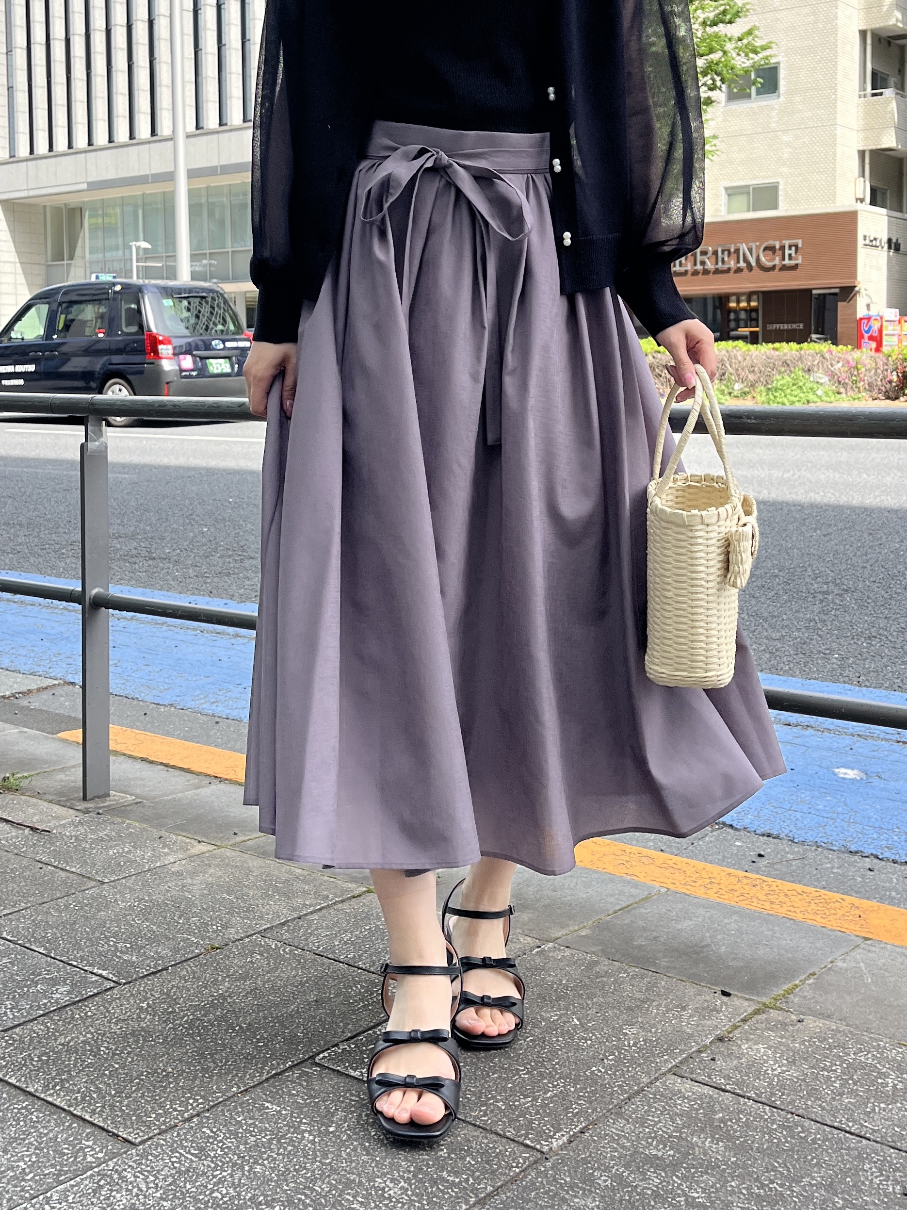はばさんの「Couture brooch｜【洗える・パール調釦】愛されシアーカーディガン」を使ったコーディネート