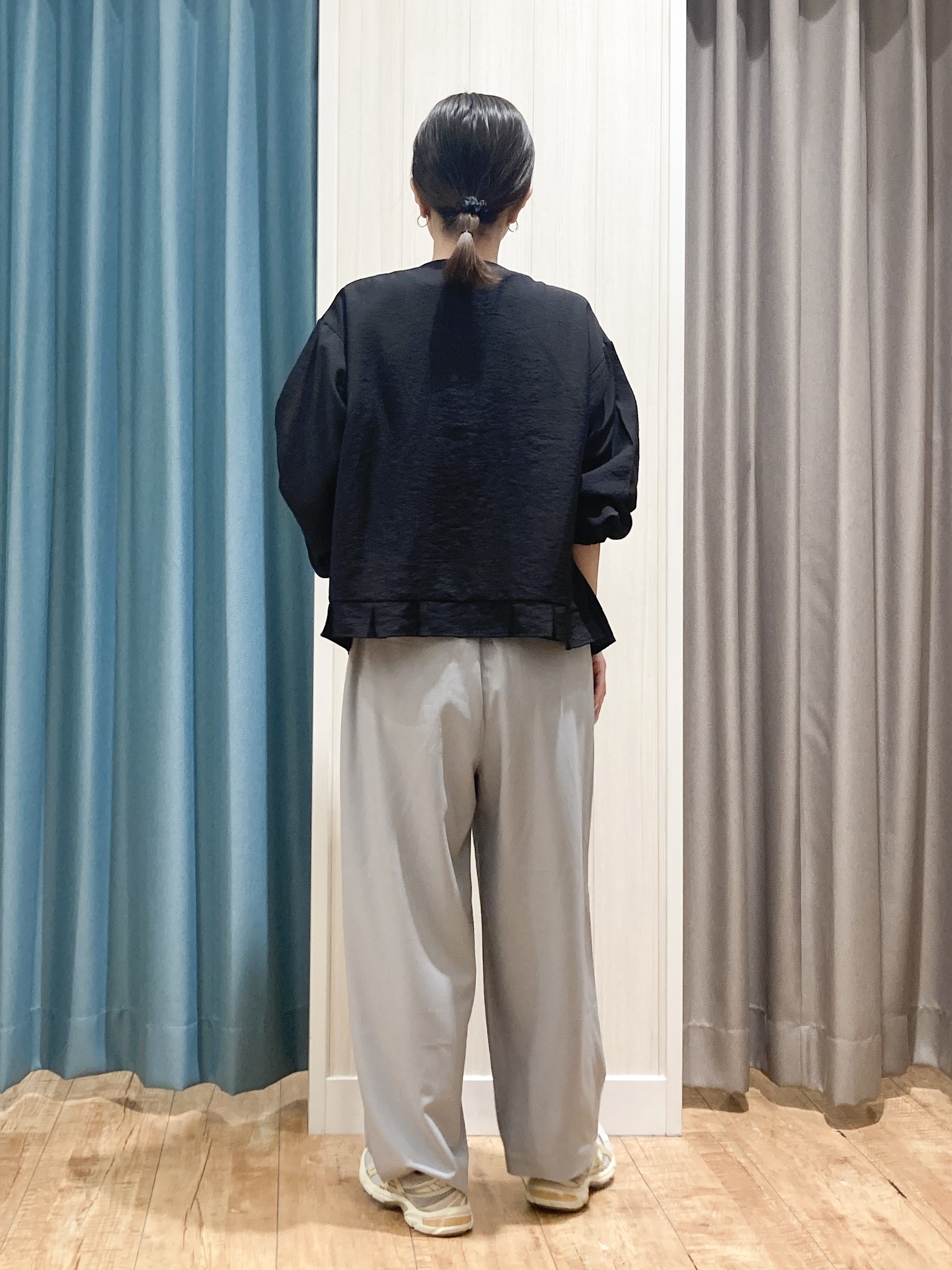 thさんの「SHOO･LA･RUE｜【ひんやり/S-LL/洗濯機可】色・柄選べる お袖チュールレイヤード プリントアソートTシャツ」を使ったコーディネート