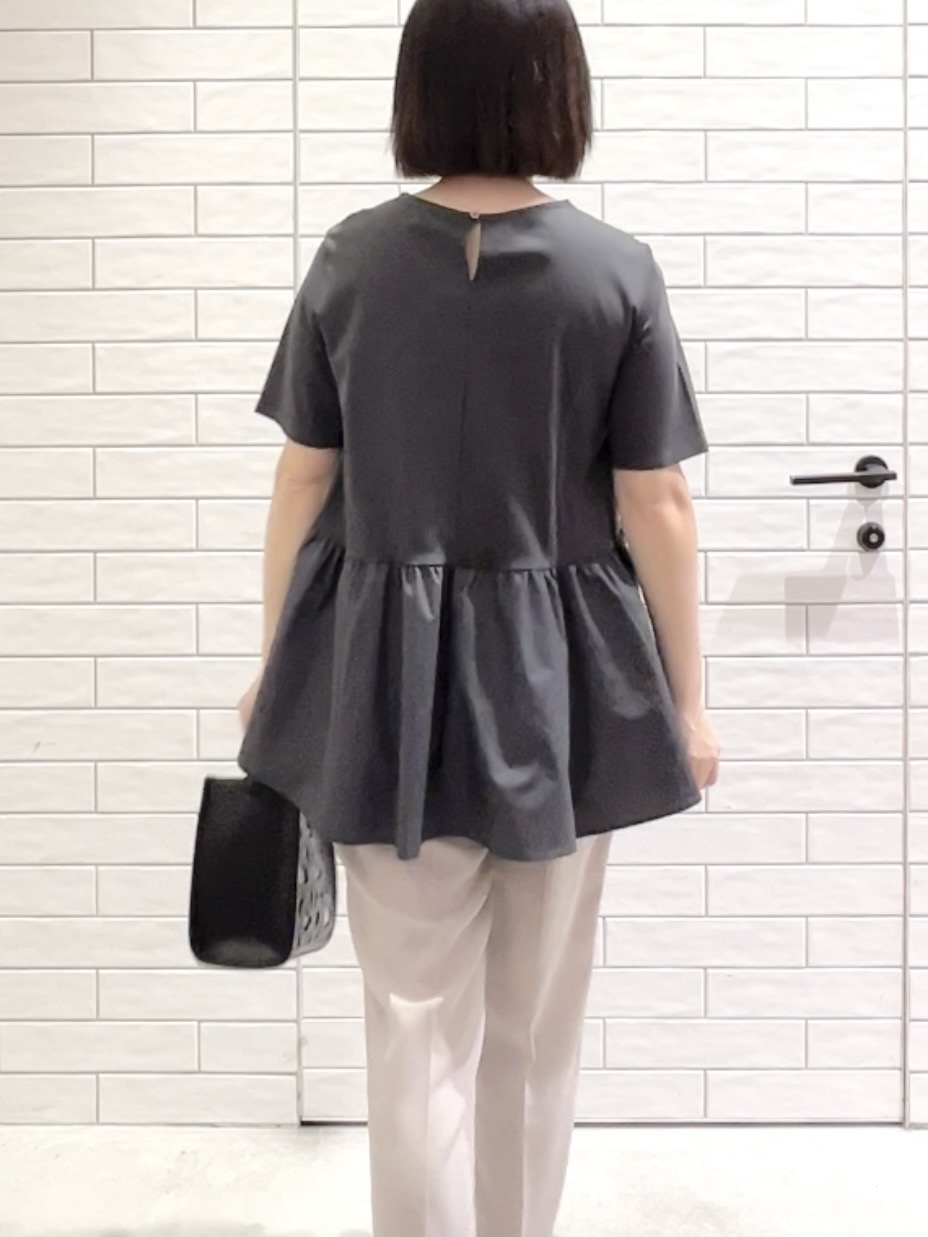 しおりさんの「OPAQUE.CLIP｜ペプラムドッキングカットソー【洗濯機OK】」を使ったコーディネート