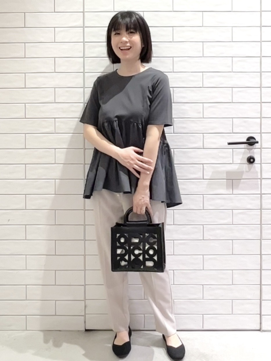 しおりさんの「OPAQUE.CLIP｜ペプラムドッキングカットソー【洗濯機OK】」を使ったコーディネート
