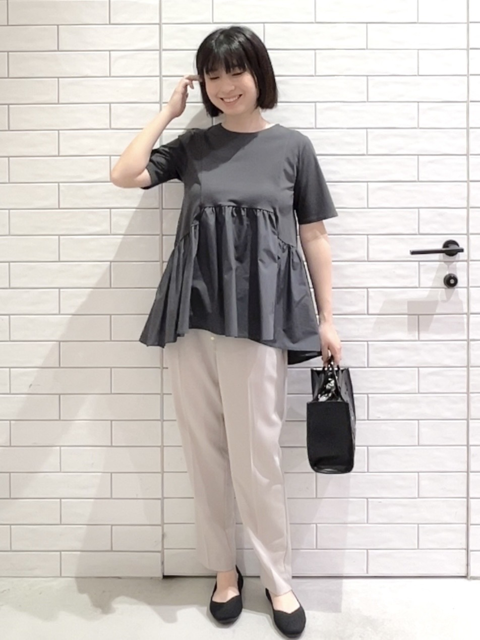 しおりさんの「OPAQUE.CLIP｜ペプラムドッキングカットソー【洗濯機OK】」を使ったコーディネート