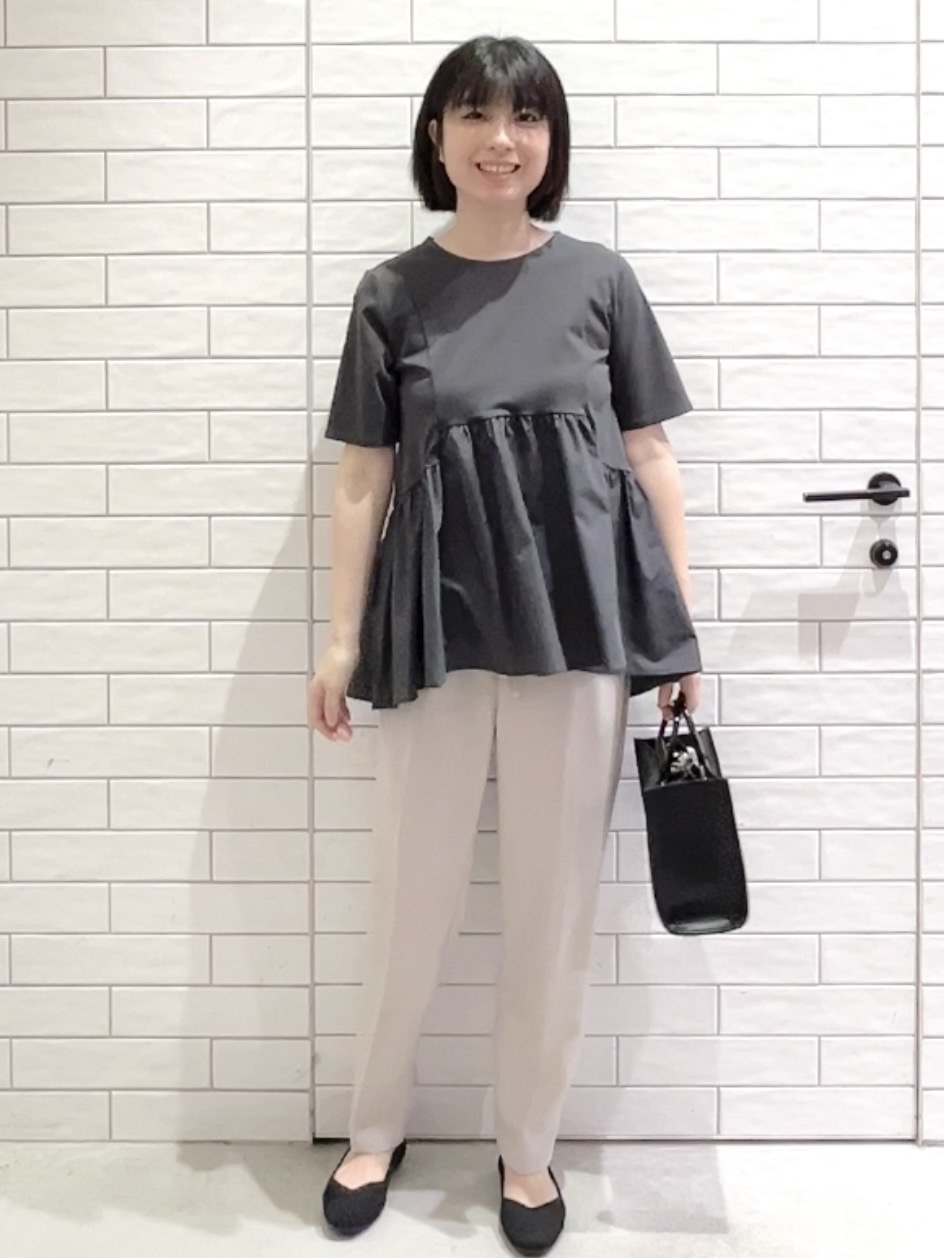 しおりさんの「OPAQUE.CLIP｜ペプラムドッキングカットソー【洗濯機OK】」を使ったコーディネート