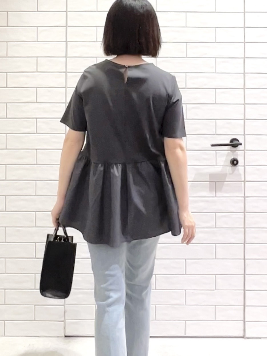 しおりさんの「OPAQUE.CLIP｜ペプラムドッキングカットソー【洗濯機OK】」を使ったコーディネート