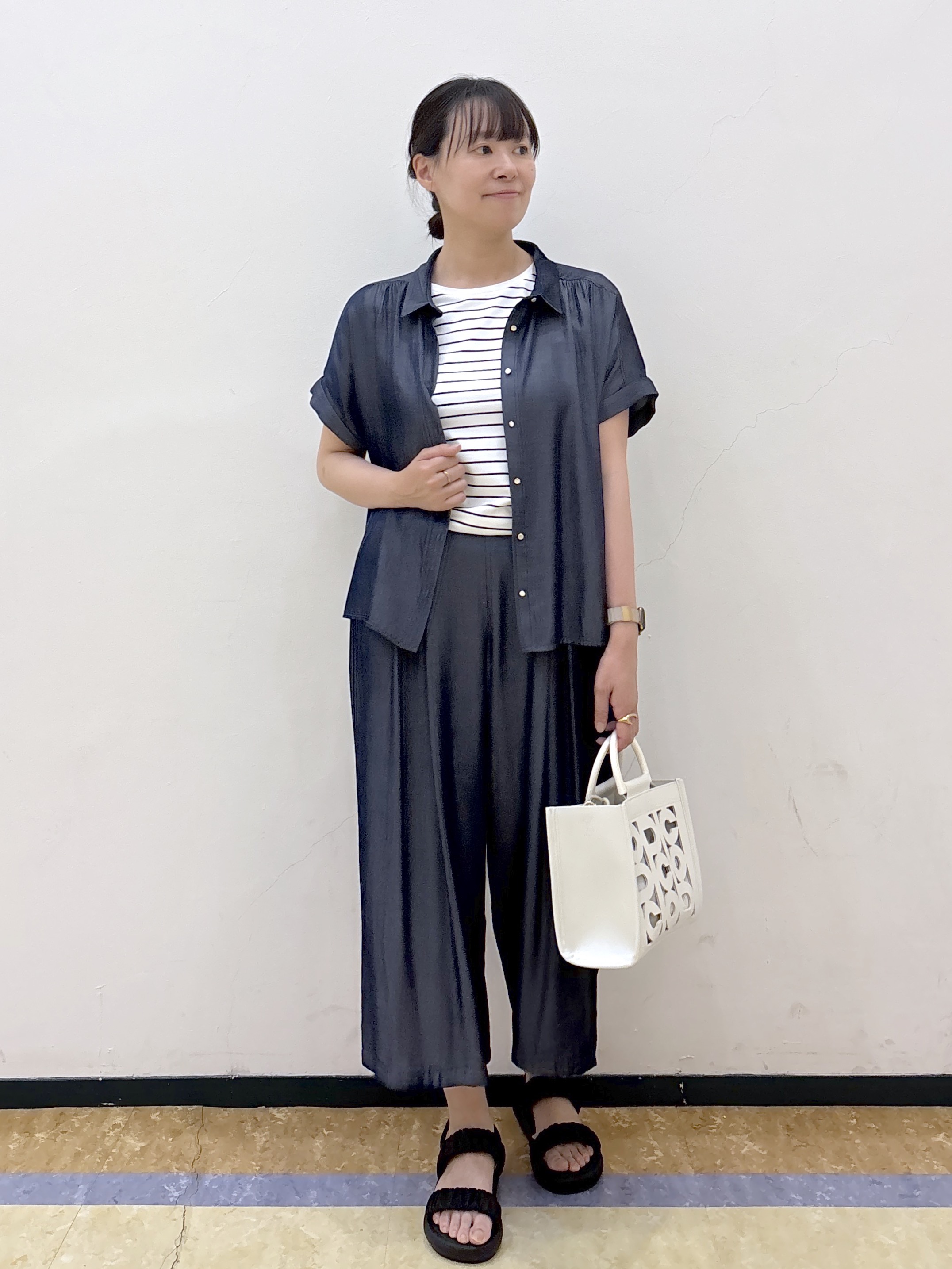 akariさんの「index｜【接触冷感】ビジューボタンカーディガン《抗ピリング／洗濯機OK》」を使ったコーディネート