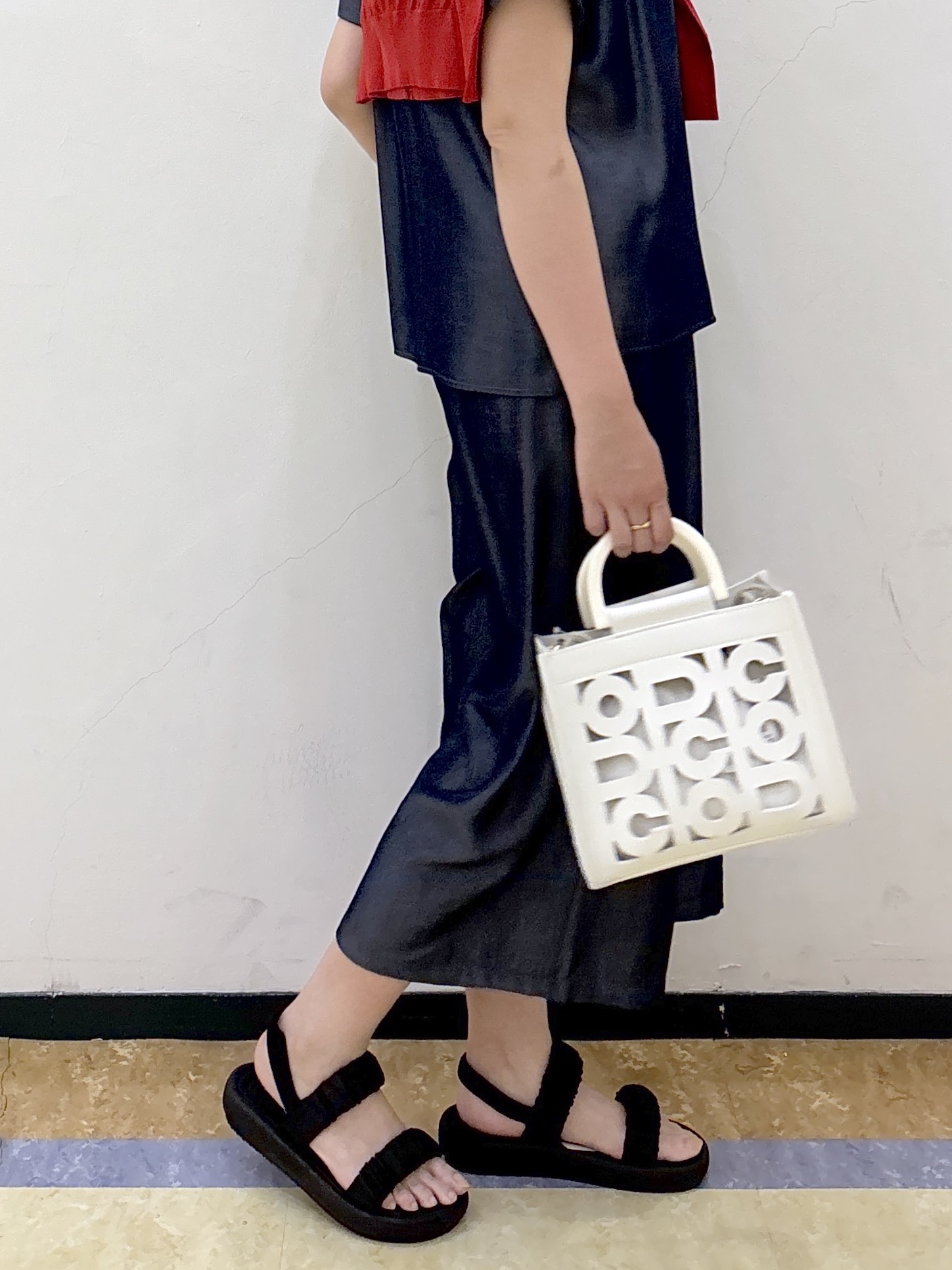 akariさんの「index｜【接触冷感】ビジューボタンカーディガン《抗ピリング／洗濯機OK》」を使ったコーディネート