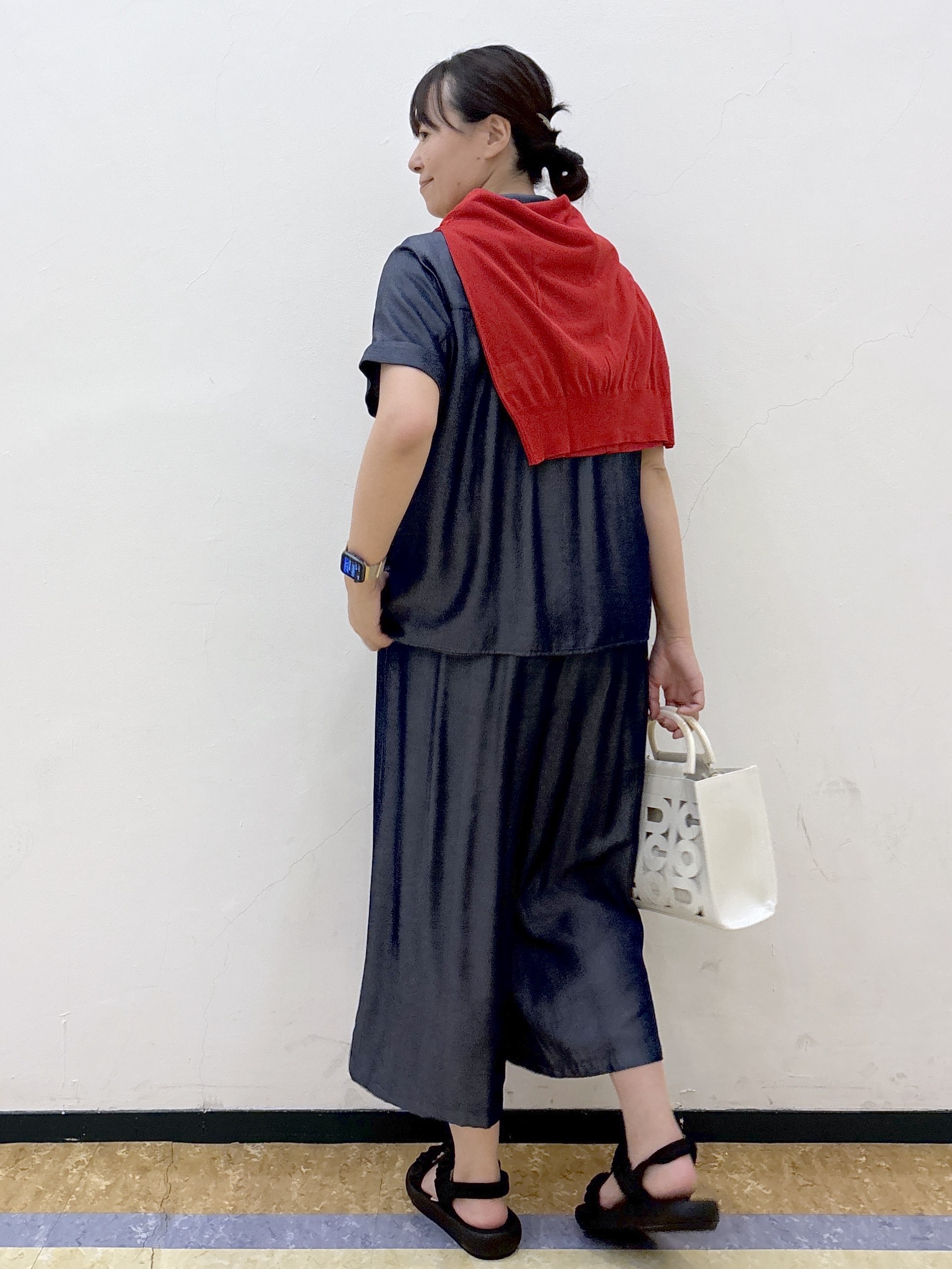 akariさんの「index｜【接触冷感】ビジューボタンカーディガン《抗ピリング／洗濯機OK》」を使ったコーディネート