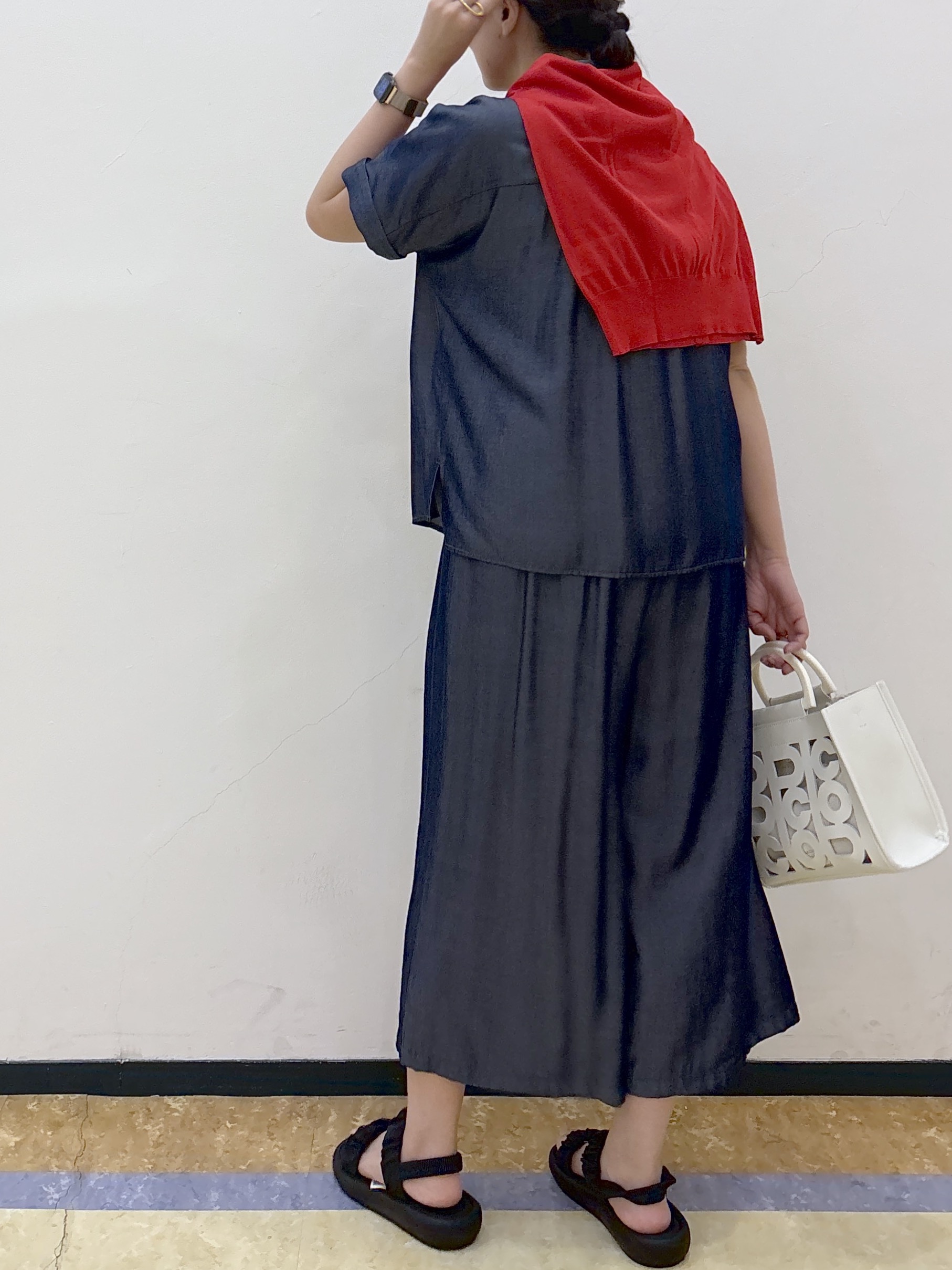akariさんの「index｜【接触冷感】ビジューボタンカーディガン《抗ピリング／洗濯機OK》」を使ったコーディネート