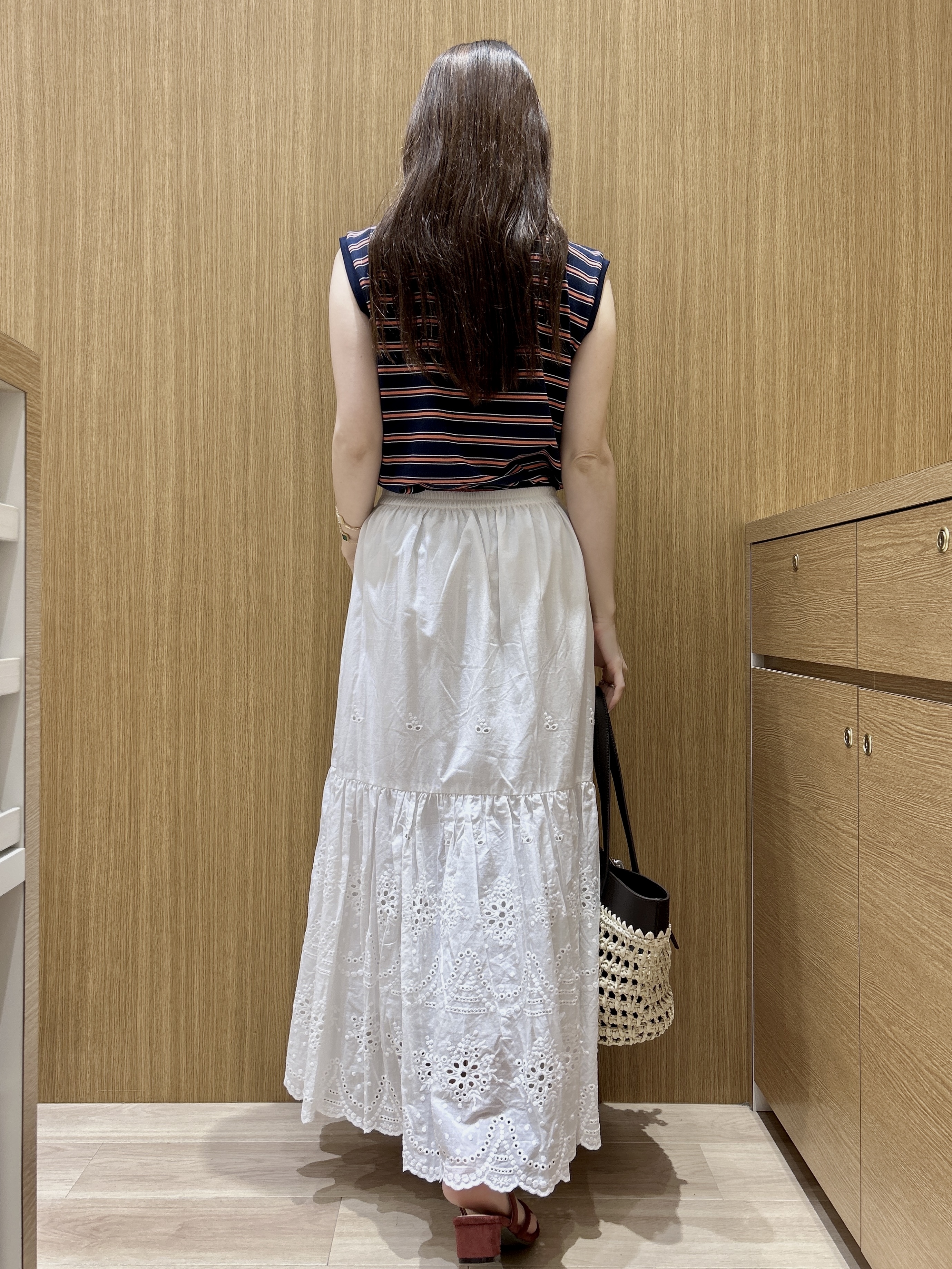 maiさんの「OPAQUE.CLIP｜マルチボーダーアソート ノースリーブTシャツ【洗濯機OK】」を使ったコーディネート