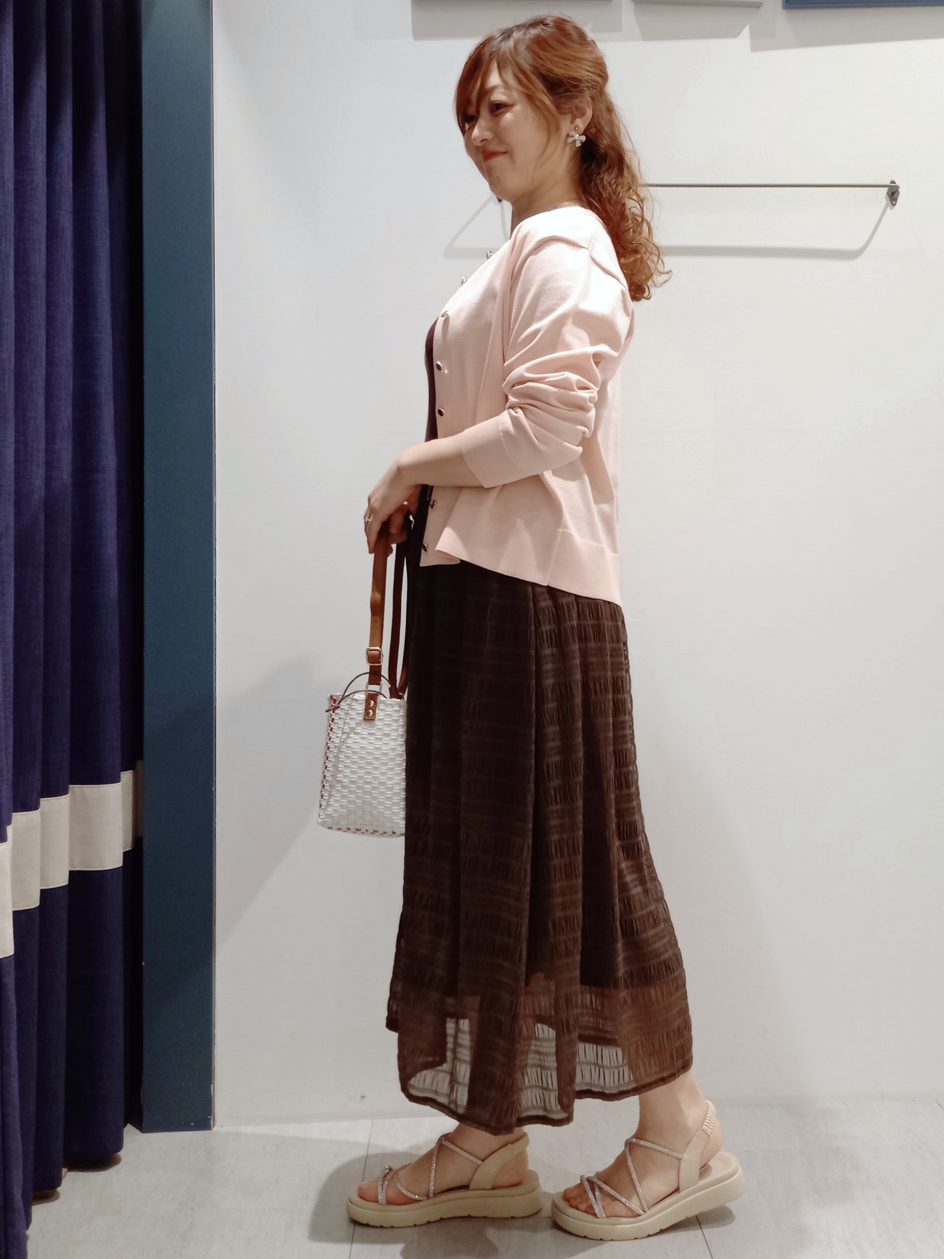 miiさんの「grove｜【UVカット/洗濯機で洗える】メタルボタンクルーネックカーディガン」を使ったコーディネート